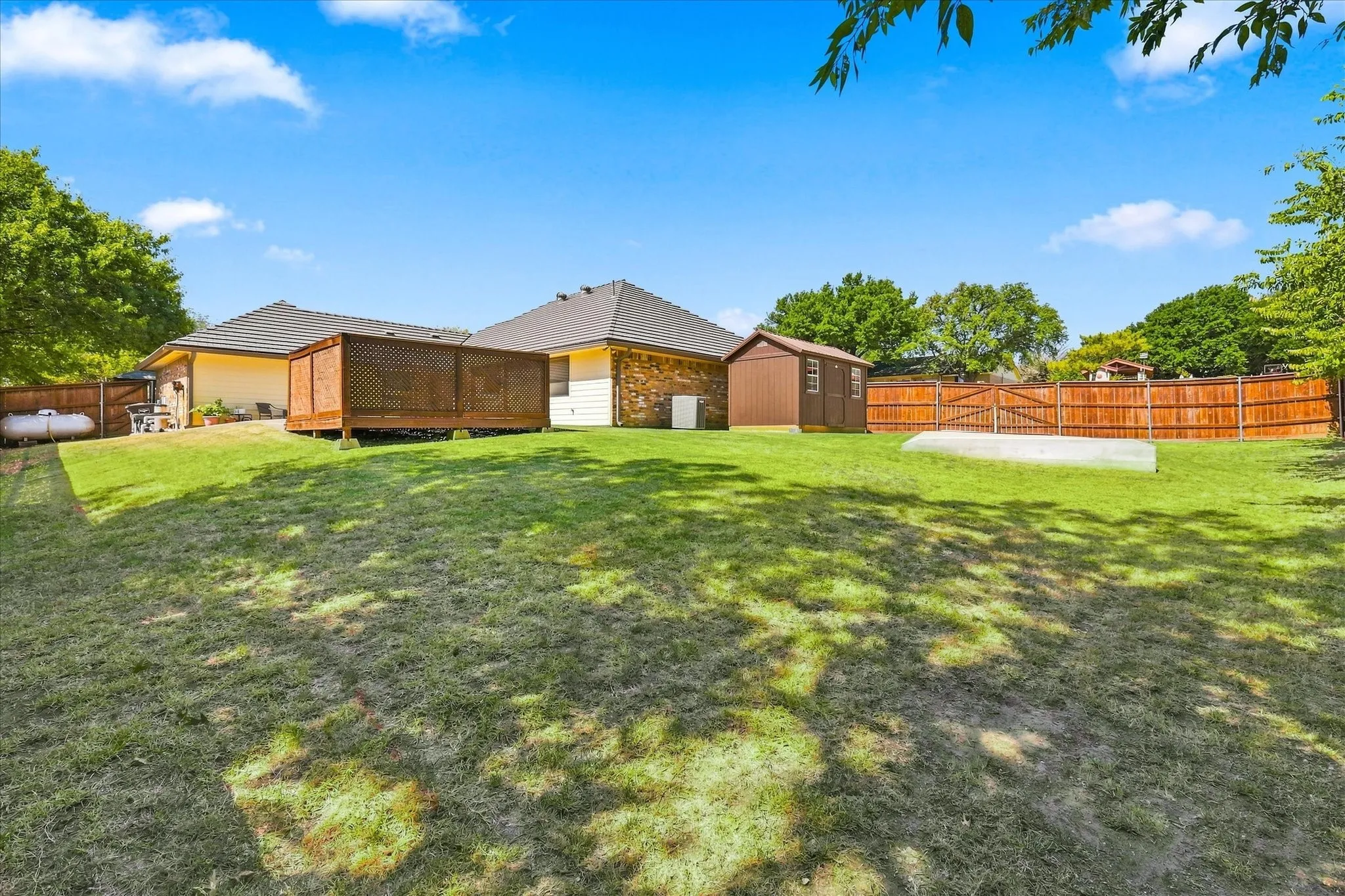 Single Family Residence For Sale in Tarrant County , 8712 Lake Country Drive, Fort Worth, Texas 76179, 3 Bedroom, 2 Bathroom, 2 Garage spaces, 1,793 Sqft, built in 1983, mls#21381319, Real Estate Agent in Fort Worth, Homes For Sale in Tarrant county, Homes For Sale in Fort Worth, Realtor in Fort Worth Texas, Real Estate Brokerage Independent Realty Texas, Luminita Cordes Realtor