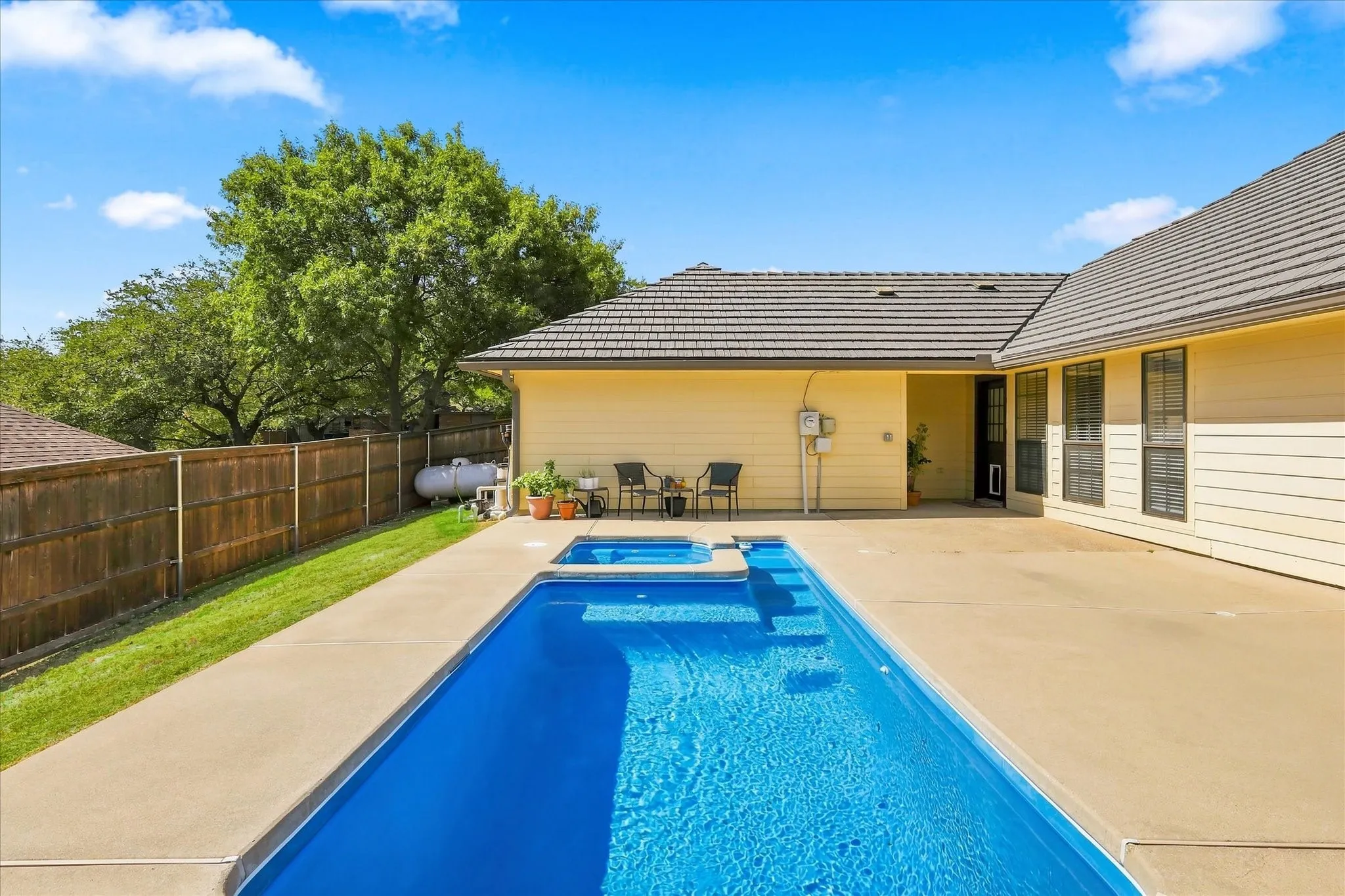 Single Family Residence For Sale in Tarrant County , 8712 Lake Country Drive, Fort Worth, Texas 76179, 3 Bedroom, 2 Bathroom, 2 Garage spaces, 1,793 Sqft, built in 1983, mls#21381319, Real Estate Agent in Fort Worth, Homes For Sale in Tarrant county, Homes For Sale in Fort Worth, Realtor in Fort Worth Texas, Real Estate Brokerage Independent Realty Texas, Luminita Cordes Realtor