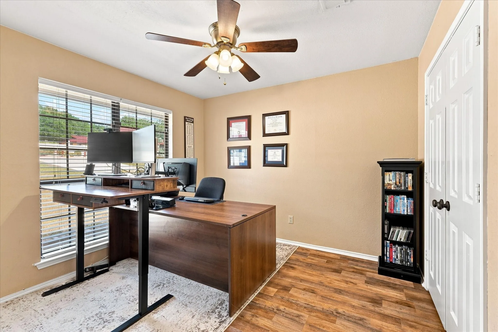 Single Family Residence For Sale in Tarrant County , 8712 Lake Country Drive, Fort Worth, Texas 76179, 3 Bedroom, 2 Bathroom, 2 Garage spaces, 1,793 Sqft, built in 1983, mls#21381319, Real Estate Agent in Fort Worth, Homes For Sale in Tarrant county, Homes For Sale in Fort Worth, Realtor in Fort Worth Texas, Real Estate Brokerage Independent Realty Texas, Luminita Cordes Realtor