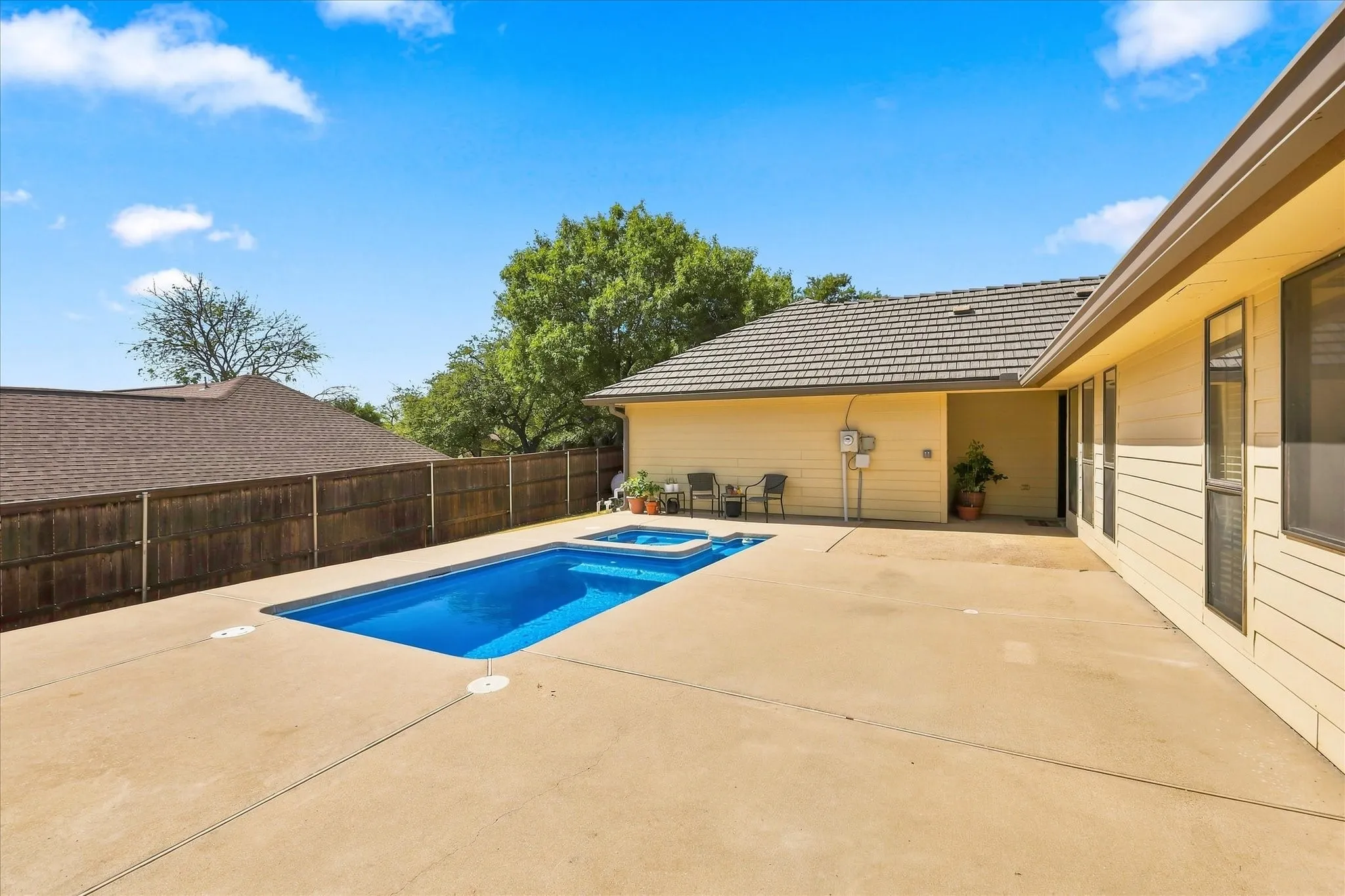 Single Family Residence For Sale in Tarrant County , 8712 Lake Country Drive, Fort Worth, Texas 76179, 3 Bedroom, 2 Bathroom, 2 Garage spaces, 1,793 Sqft, built in 1983, mls#21381319, Real Estate Agent in Fort Worth, Homes For Sale in Tarrant county, Homes For Sale in Fort Worth, Realtor in Fort Worth Texas, Real Estate Brokerage Independent Realty Texas, Luminita Cordes Realtor