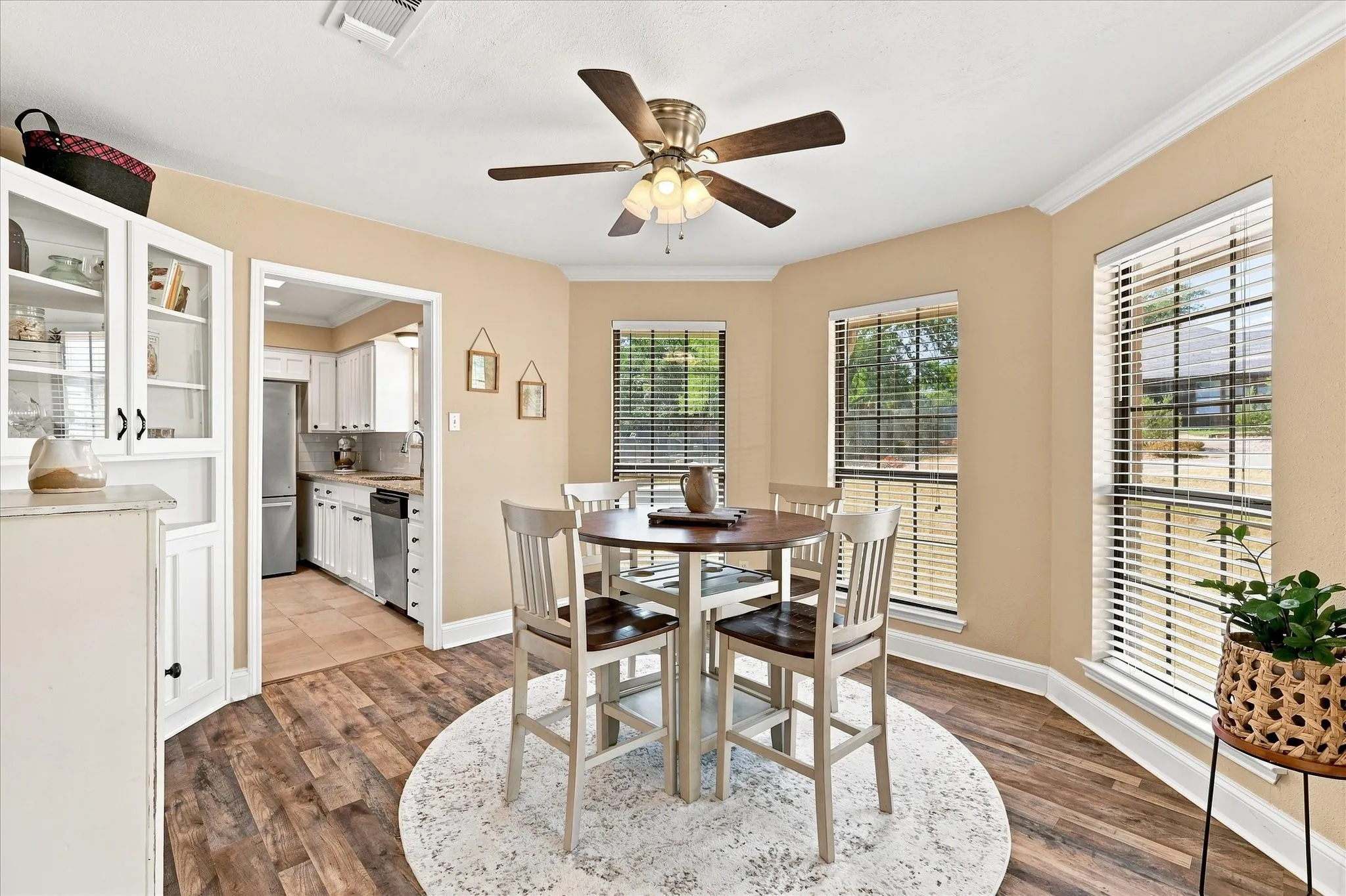 Single Family Residence For Sale in Tarrant County , 8712 Lake Country Drive, Fort Worth, Texas 76179, 3 Bedroom, 2 Bathroom, 2 Garage spaces, 1,793 Sqft, built in 1983, mls#21381319, Real Estate Agent in Fort Worth, Homes For Sale in Tarrant county, Homes For Sale in Fort Worth, Realtor in Fort Worth Texas, Real Estate Brokerage Independent Realty Texas, Luminita Cordes Realtor