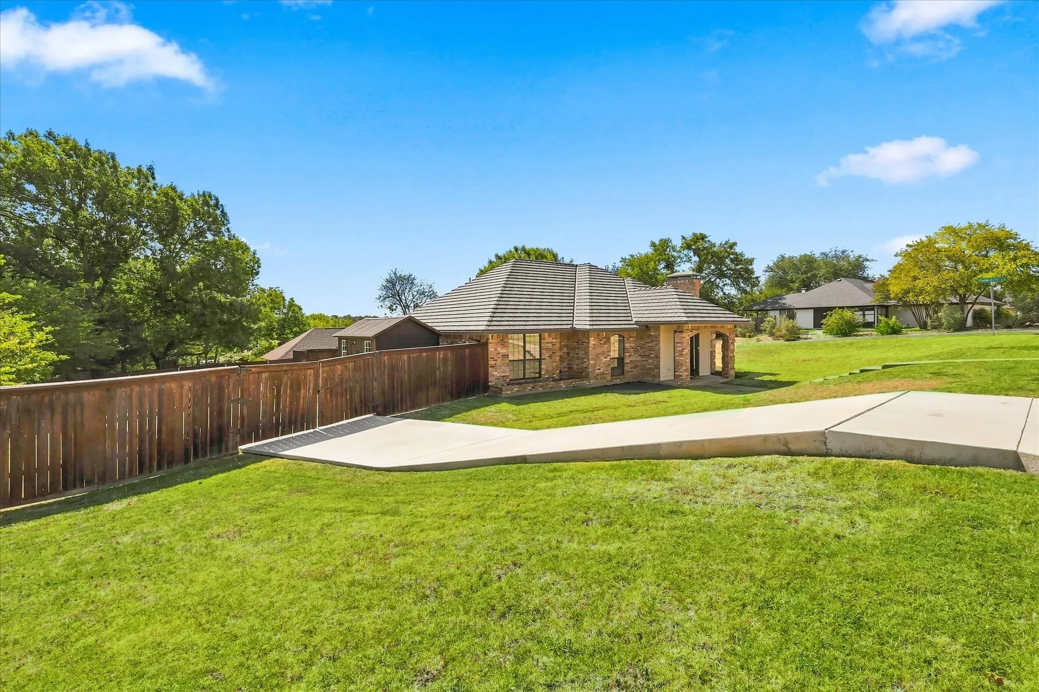 Single Family Residence For Sale in Tarrant County , 8712 Lake Country Drive, Fort Worth, Texas 76179, 3 Bedroom, 2 Bathroom, 2 Garage spaces, 1,793 Sqft, built in 1983, mls#21381319, Real Estate Agent in Fort Worth, Homes For Sale in Tarrant county, Homes For Sale in Fort Worth, Realtor in Fort Worth Texas, Real Estate Brokerage Independent Realty Texas, Luminita Cordes Realtor
