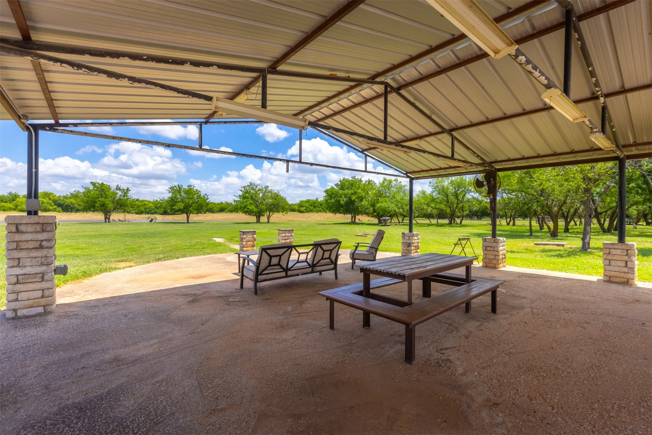 Ranch For Sale in Young County , 911 N Avenue C, Olney, Texas 76374, 0, 0, Garage spaces, 0 Sqft, built in 2004, mls#21381336, Real Estate Agent in Olney, Homes For Sale in Young county, Homes For Sale in Olney, Realtor in Olney Texas, Real Estate Brokerage Independent Realty Texas, Luminita Cordes Realtor