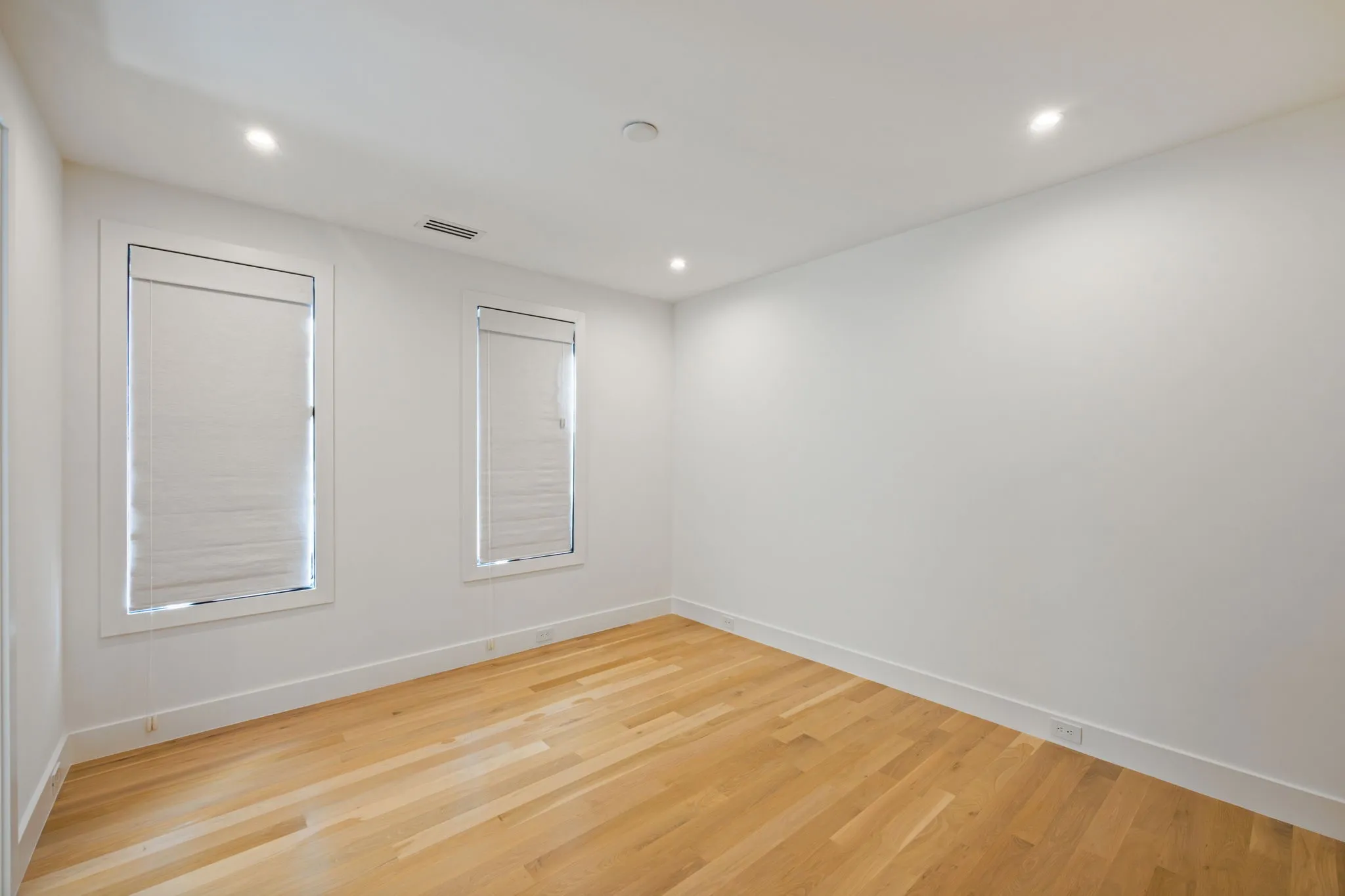 Single Family Residence For Sale in Dallas County , 4144 Hawthorne Avenue, Dallas, Texas 75219, 3 Bedroom, 5 Bathroom, 2 Garage spaces, 3,751 Sqft, built in 2023, mls#21381170, Real Estate Agent in Dallas, Homes For Sale in Dallas county, Homes For Sale in Dallas, Realtor in Dallas Texas, Real Estate Brokerage Independent Realty Texas, Luminita Cordes Realtor