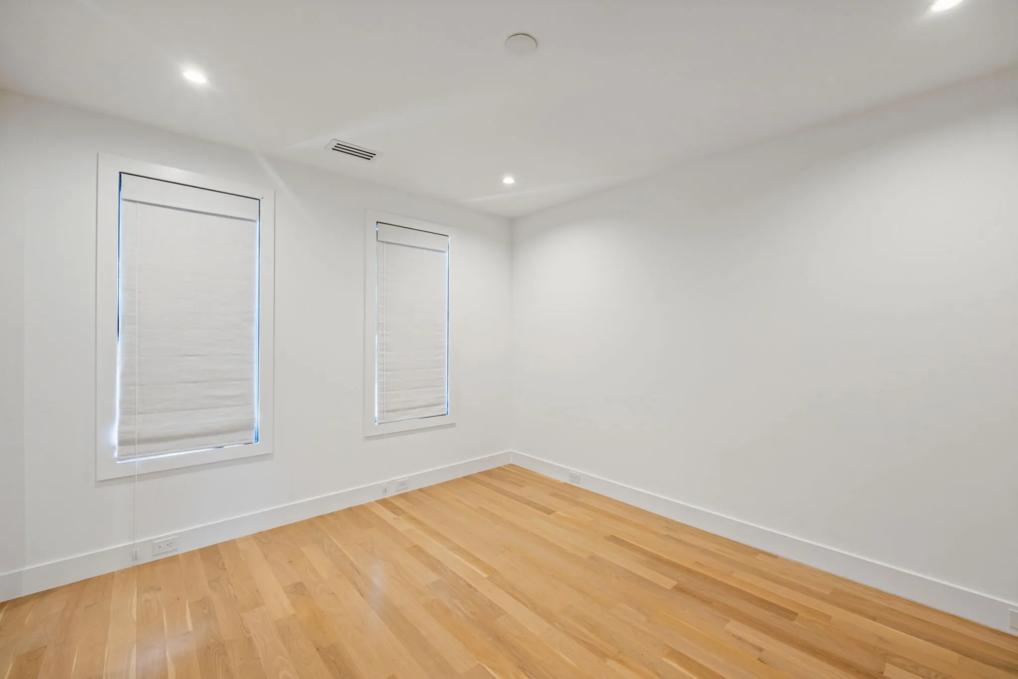 Single Family Residence For Sale in Dallas County , 4144 Hawthorne Avenue, Dallas, Texas 75219, 3 Bedroom, 5 Bathroom, 2 Garage spaces, 3,751 Sqft, built in 2023, mls#21381170, Real Estate Agent in Dallas, Homes For Sale in Dallas county, Homes For Sale in Dallas, Realtor in Dallas Texas, Real Estate Brokerage Independent Realty Texas, Luminita Cordes Realtor