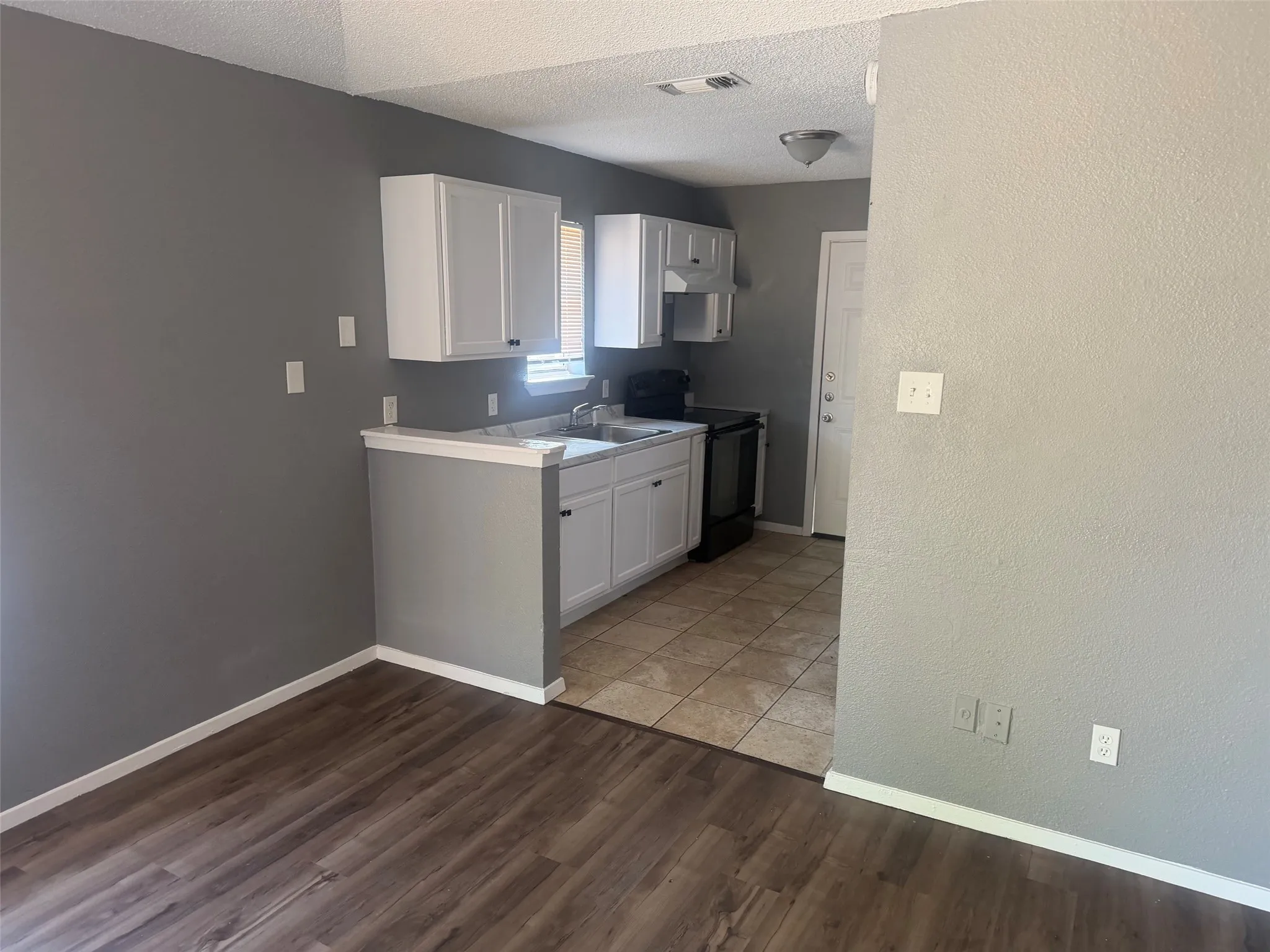 Duplex For Rent in Tarrant County , 5334 Flamingo Road, Fort Worth, Texas 76119, 2 Bedroom, 1 Bathroom, Garage spaces, 720 Sqft, built in 1984, mls#21381348, Real Estate Agent in Fort Worth, Homes For Rent in Tarrant county, Homes For Rent in Fort Worth, Realtor in Fort Worth Texas, Real Estate Brokerage Independent Realty Texas, Luminita Cordes Realtor