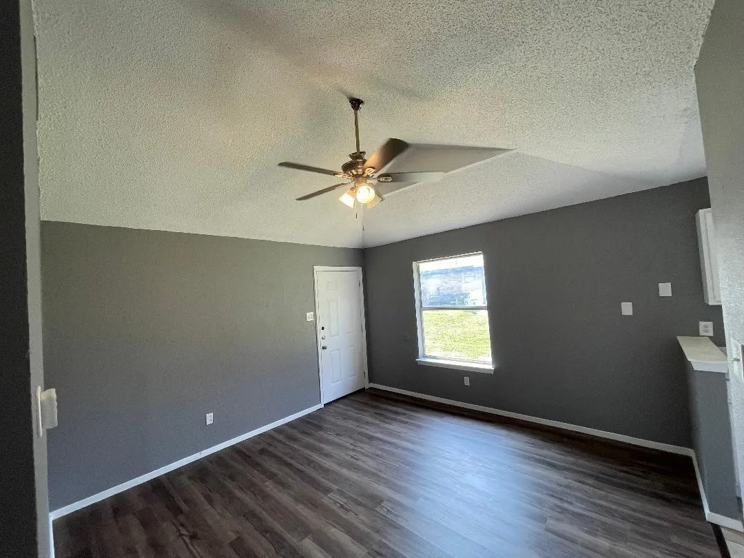 Duplex For Rent in Tarrant County , 5334 Flamingo Road, Fort Worth, Texas 76119, 2 Bedroom, 1 Bathroom, Garage spaces, 720 Sqft, built in 1984, mls#21381348, Real Estate Agent in Fort Worth, Homes For Rent in Tarrant county, Homes For Rent in Fort Worth, Realtor in Fort Worth Texas, Real Estate Brokerage Independent Realty Texas, Luminita Cordes Realtor