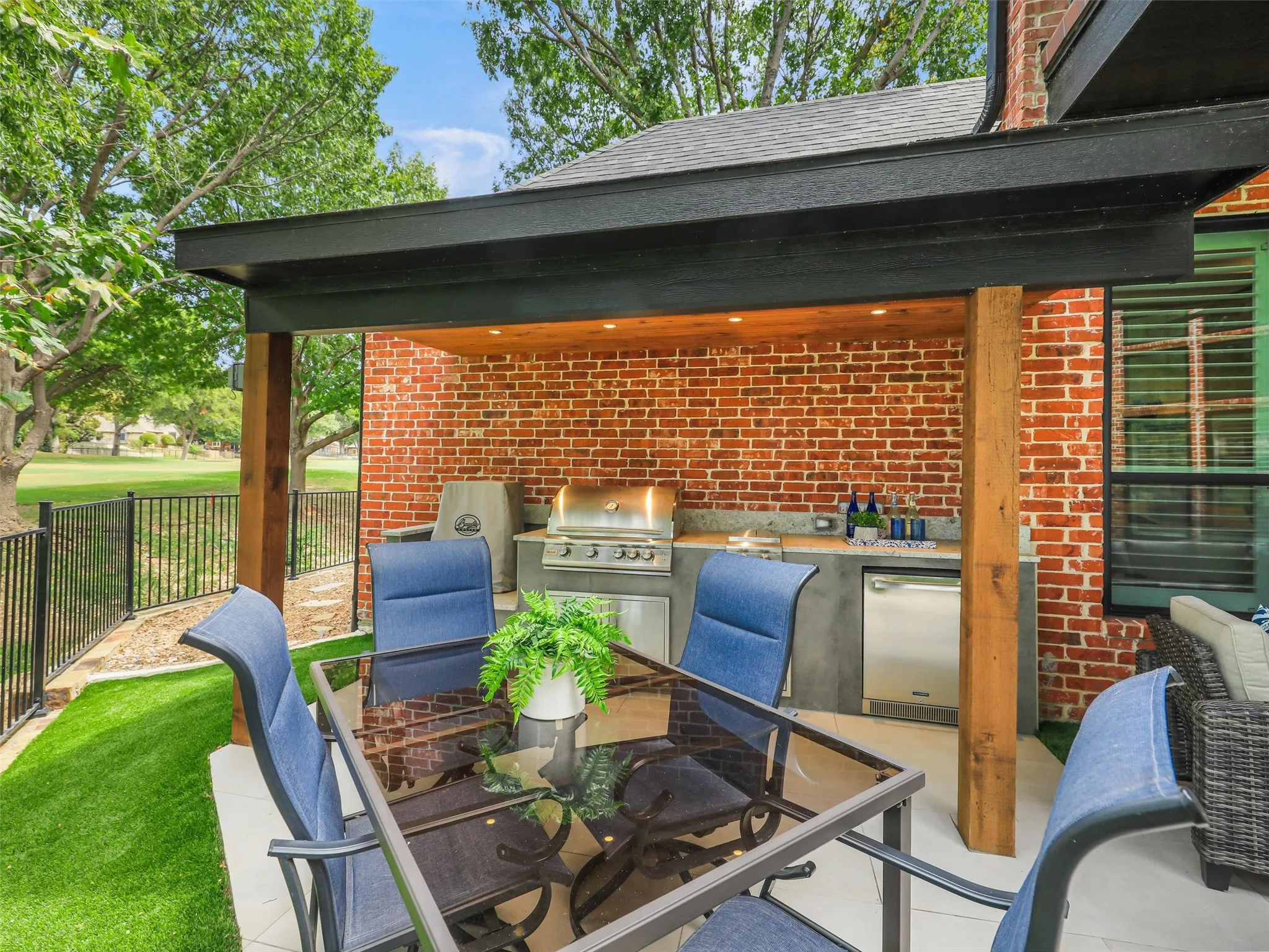 Single Family Residence For Sale in Denton County , 6645 Castle Pines Drive, Plano, Texas 75093, 4 Bedroom, 4 Bathroom, 3 Garage spaces, 3,733 Sqft, built in 1997, mls#21359232, Real Estate Agent in Plano, Homes For Sale in Denton county, Homes For Sale in Plano, Realtor in Plano Texas, Real Estate Brokerage Independent Realty Texas, Luminita Cordes Realtor