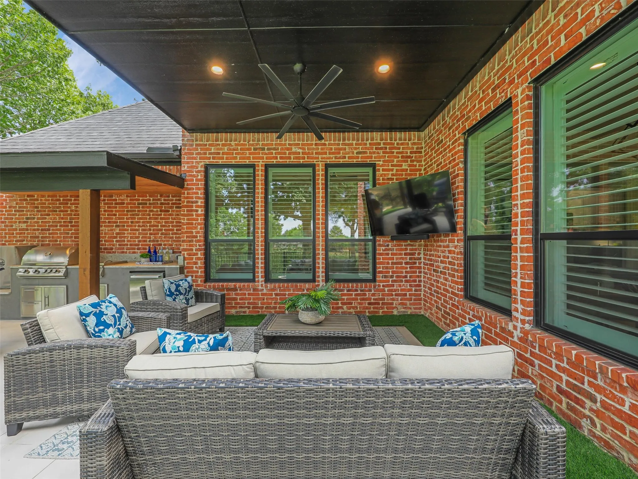 Single Family Residence For Sale in Denton County , 6645 Castle Pines Drive, Plano, Texas 75093, 4 Bedroom, 4 Bathroom, 3 Garage spaces, 3,733 Sqft, built in 1997, mls#21359232, Real Estate Agent in Plano, Homes For Sale in Denton county, Homes For Sale in Plano, Realtor in Plano Texas, Real Estate Brokerage Independent Realty Texas, Luminita Cordes Realtor