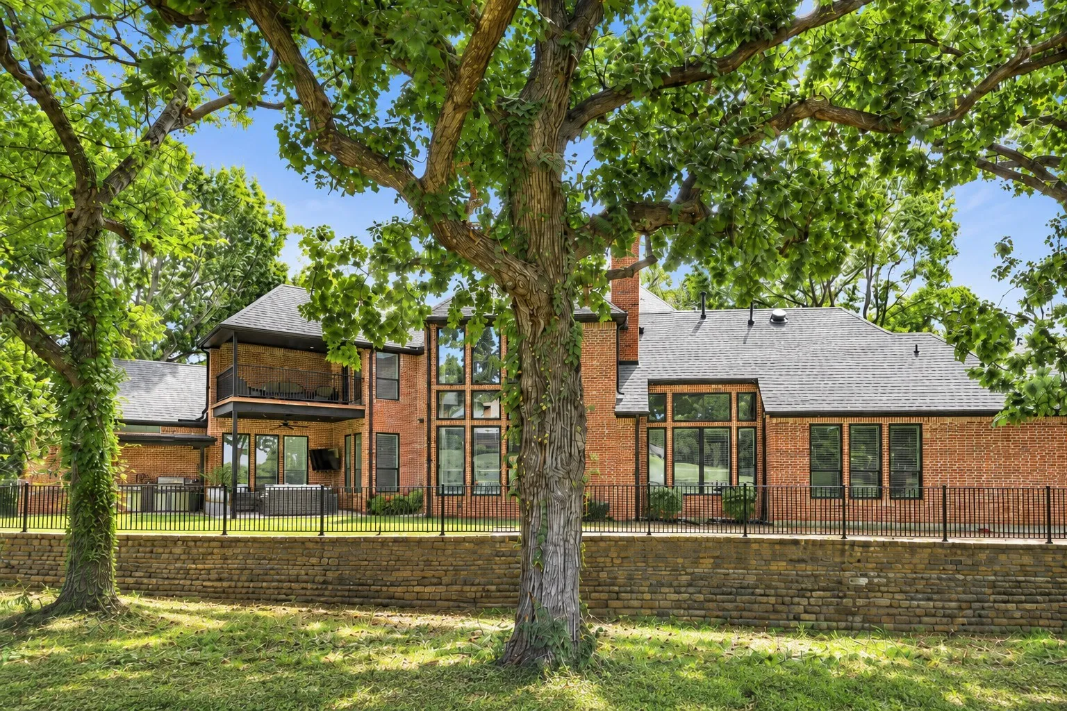 Single Family Residence For Sale in Denton County , 6645 Castle Pines Drive, Plano, Texas 75093, 4 Bedroom, 4 Bathroom, 3 Garage spaces, 3,733 Sqft, built in 1997, mls#21359232, Real Estate Agent in Plano, Homes For Sale in Denton county, Homes For Sale in Plano, Realtor in Plano Texas, Real Estate Brokerage Independent Realty Texas, Luminita Cordes Realtor