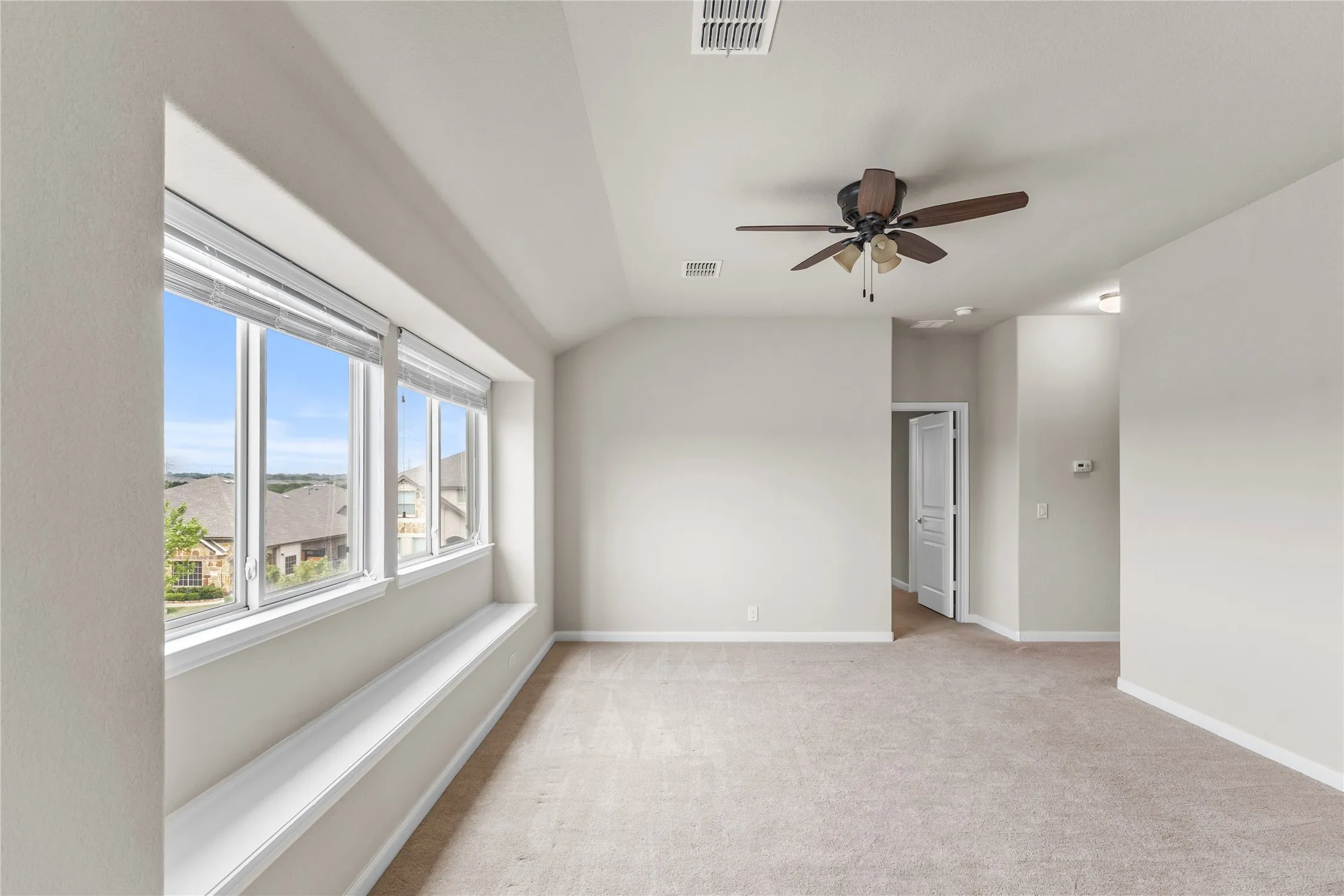 Single Family Residence For Rent in Tarrant County , 801 Oriel Circle, Fort Worth, Texas 76036, 5 Bedroom, 4 Bathroom, 2 Garage spaces, 3,070 Sqft, built in 2017, mls#21381356, Real Estate Agent in Fort Worth, Homes For Rent in Tarrant county, Homes For Rent in Fort Worth, Realtor in Fort Worth Texas, Real Estate Brokerage Independent Realty Texas, Luminita Cordes Realtor