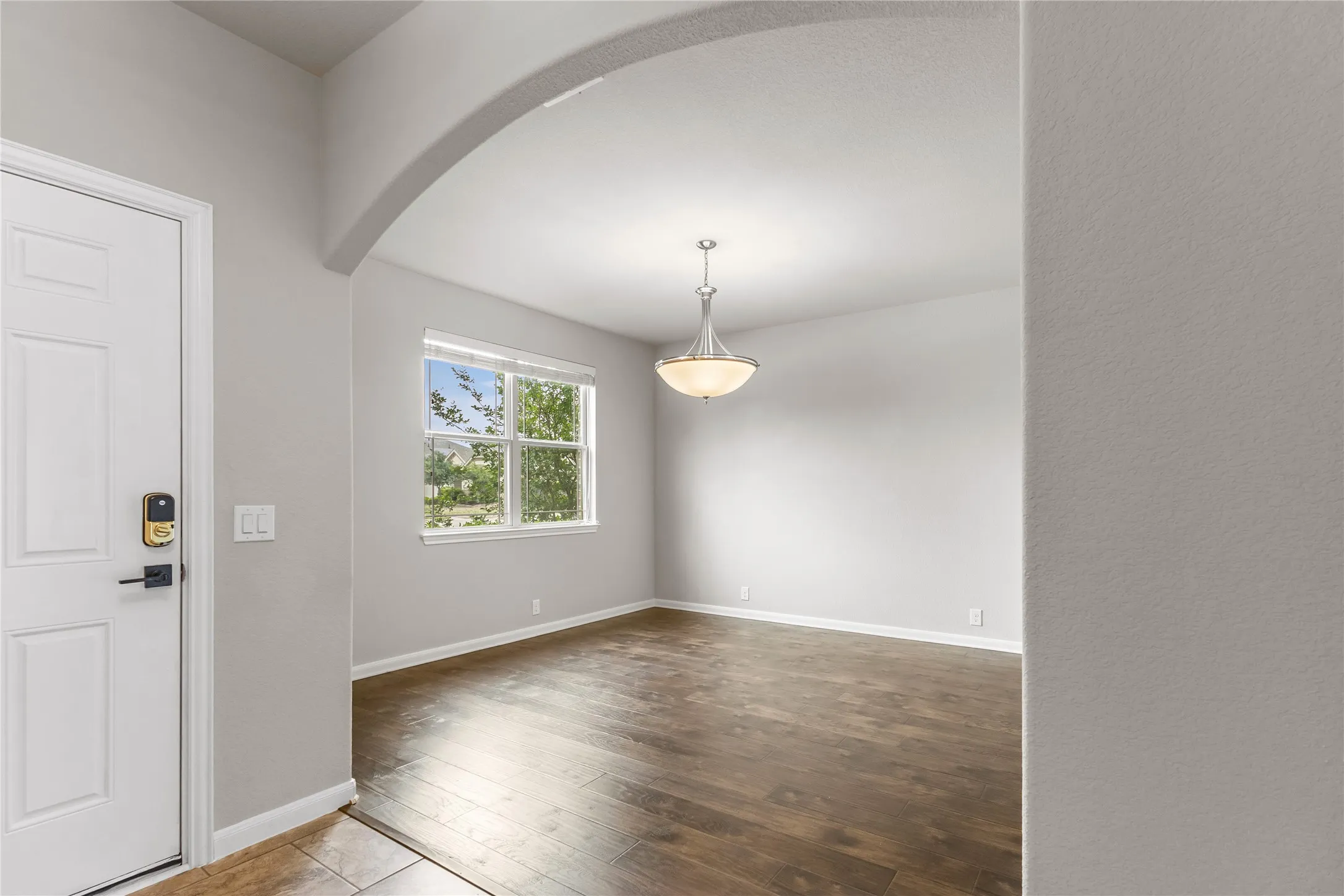 Single Family Residence For Rent in Tarrant County , 801 Oriel Circle, Fort Worth, Texas 76036, 5 Bedroom, 4 Bathroom, 2 Garage spaces, 3,070 Sqft, built in 2017, mls#21381356, Real Estate Agent in Fort Worth, Homes For Rent in Tarrant county, Homes For Rent in Fort Worth, Realtor in Fort Worth Texas, Real Estate Brokerage Independent Realty Texas, Luminita Cordes Realtor