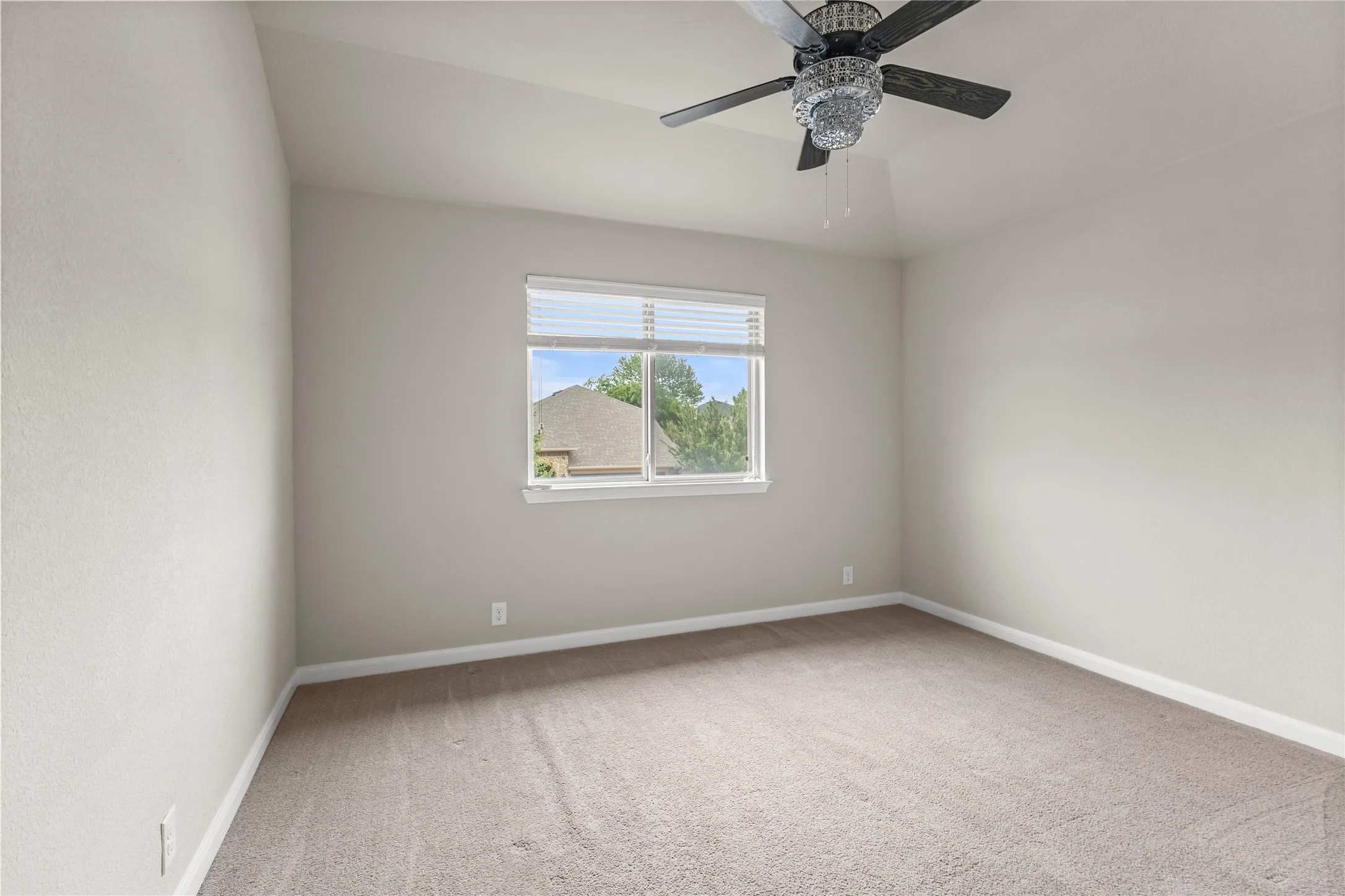 Single Family Residence For Rent in Tarrant County , 801 Oriel Circle, Fort Worth, Texas 76036, 5 Bedroom, 4 Bathroom, 2 Garage spaces, 3,070 Sqft, built in 2017, mls#21381356, Real Estate Agent in Fort Worth, Homes For Rent in Tarrant county, Homes For Rent in Fort Worth, Realtor in Fort Worth Texas, Real Estate Brokerage Independent Realty Texas, Luminita Cordes Realtor