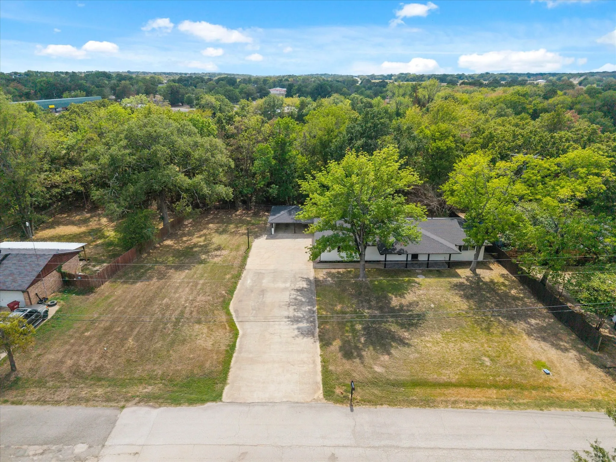 Single Family Residence For Sale in Van Zandt County , 205 Short Street, Canton, Texas 75103, 4 Bedroom, 4 Bathroom, Garage spaces, 2,670 Sqft, built in 1979, mls#21381357, Real Estate Agent in Canton, Homes For Sale in Van Zandt county, Homes For Sale in Canton, Realtor in Canton Texas, Real Estate Brokerage Independent Realty Texas, Luminita Cordes Realtor