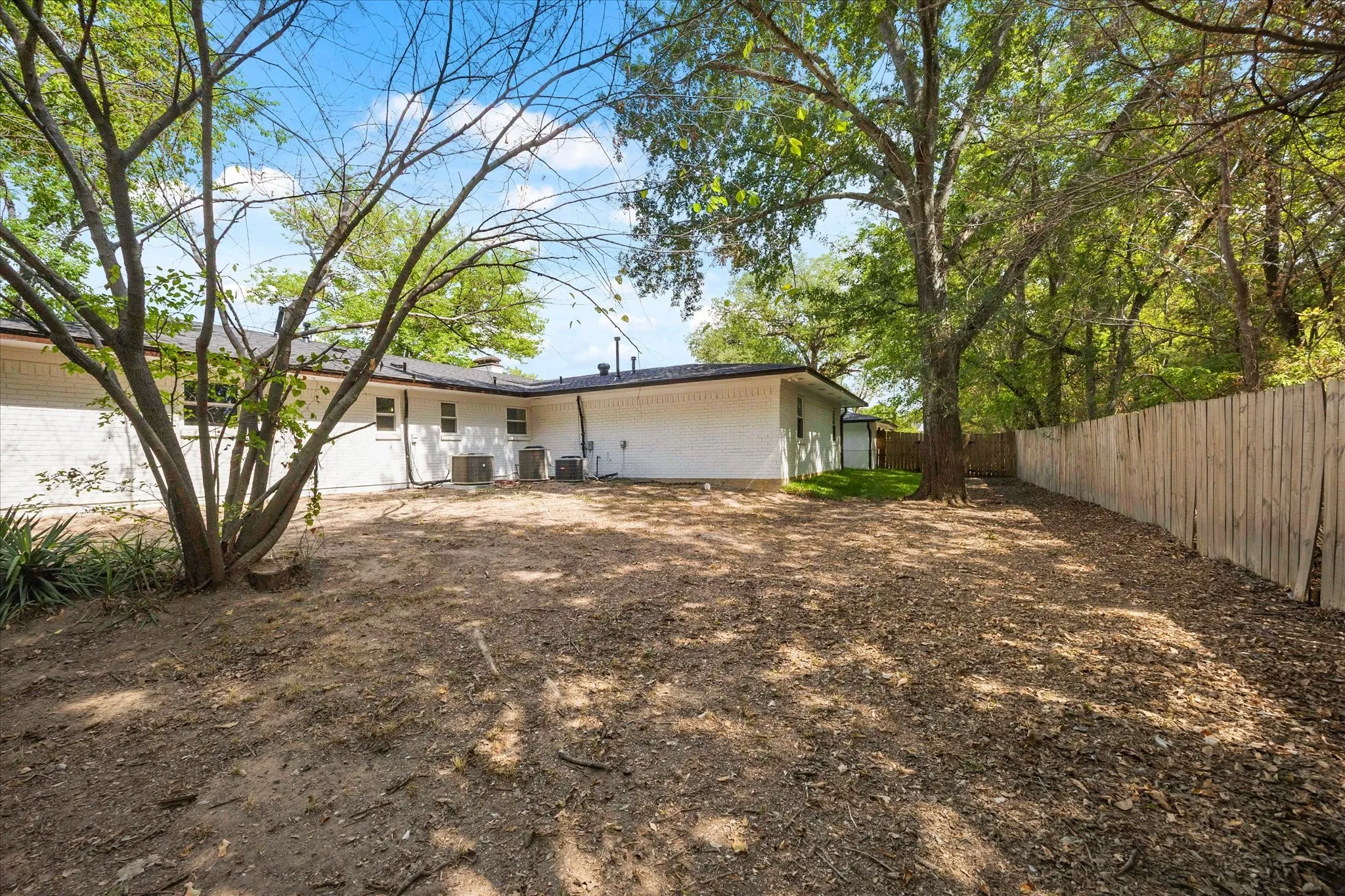 Single Family Residence For Sale in Van Zandt County , 205 Short Street, Canton, Texas 75103, 4 Bedroom, 4 Bathroom, Garage spaces, 2,670 Sqft, built in 1979, mls#21381357, Real Estate Agent in Canton, Homes For Sale in Van Zandt county, Homes For Sale in Canton, Realtor in Canton Texas, Real Estate Brokerage Independent Realty Texas, Luminita Cordes Realtor