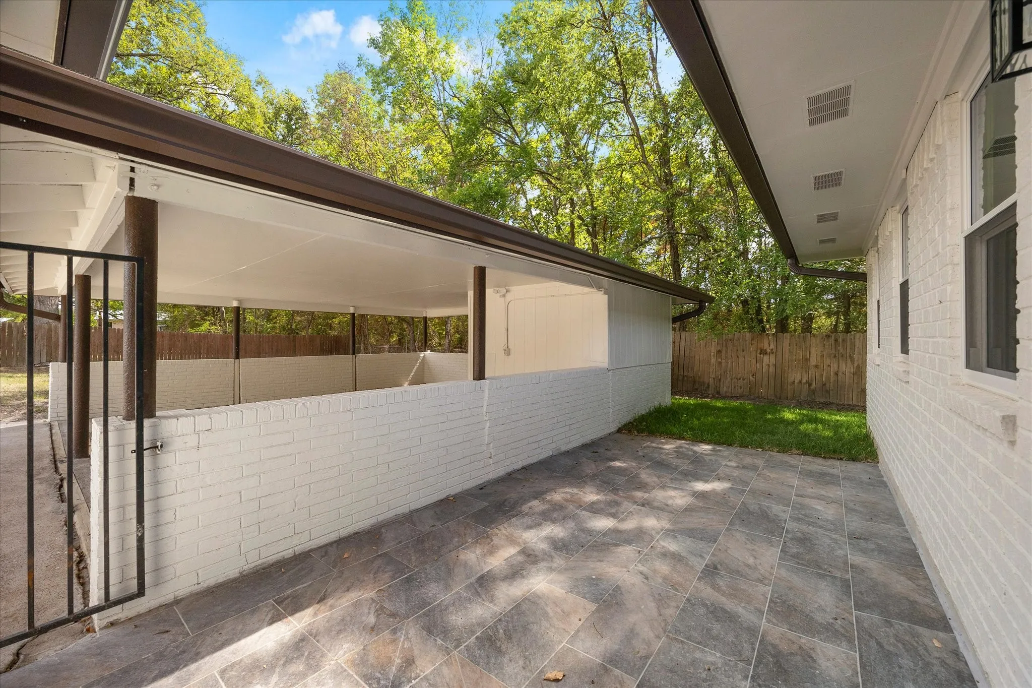 Single Family Residence For Sale in Van Zandt County , 205 Short Street, Canton, Texas 75103, 4 Bedroom, 4 Bathroom, Garage spaces, 2,670 Sqft, built in 1979, mls#21381357, Real Estate Agent in Canton, Homes For Sale in Van Zandt county, Homes For Sale in Canton, Realtor in Canton Texas, Real Estate Brokerage Independent Realty Texas, Luminita Cordes Realtor