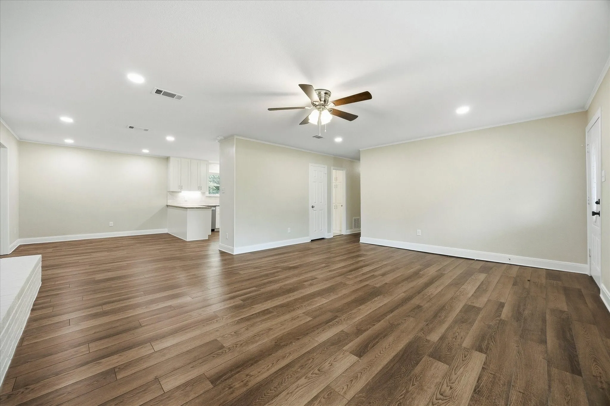 Single Family Residence For Sale in Van Zandt County , 205 Short Street, Canton, Texas 75103, 4 Bedroom, 4 Bathroom, Garage spaces, 2,670 Sqft, built in 1979, mls#21381357, Real Estate Agent in Canton, Homes For Sale in Van Zandt county, Homes For Sale in Canton, Realtor in Canton Texas, Real Estate Brokerage Independent Realty Texas, Luminita Cordes Realtor