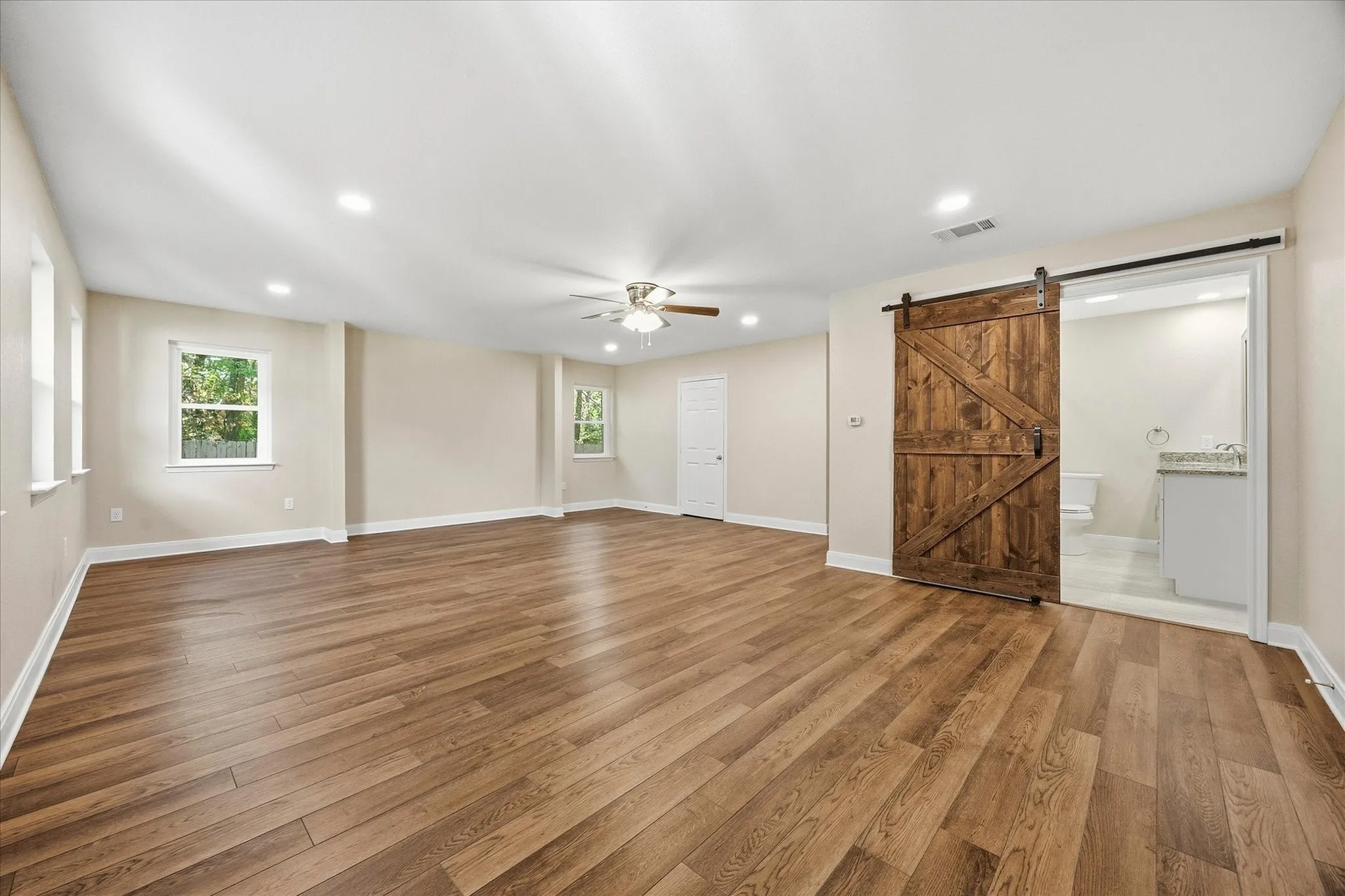 Single Family Residence For Sale in Van Zandt County , 205 Short Street, Canton, Texas 75103, 4 Bedroom, 4 Bathroom, Garage spaces, 2,670 Sqft, built in 1979, mls#21381357, Real Estate Agent in Canton, Homes For Sale in Van Zandt county, Homes For Sale in Canton, Realtor in Canton Texas, Real Estate Brokerage Independent Realty Texas, Luminita Cordes Realtor