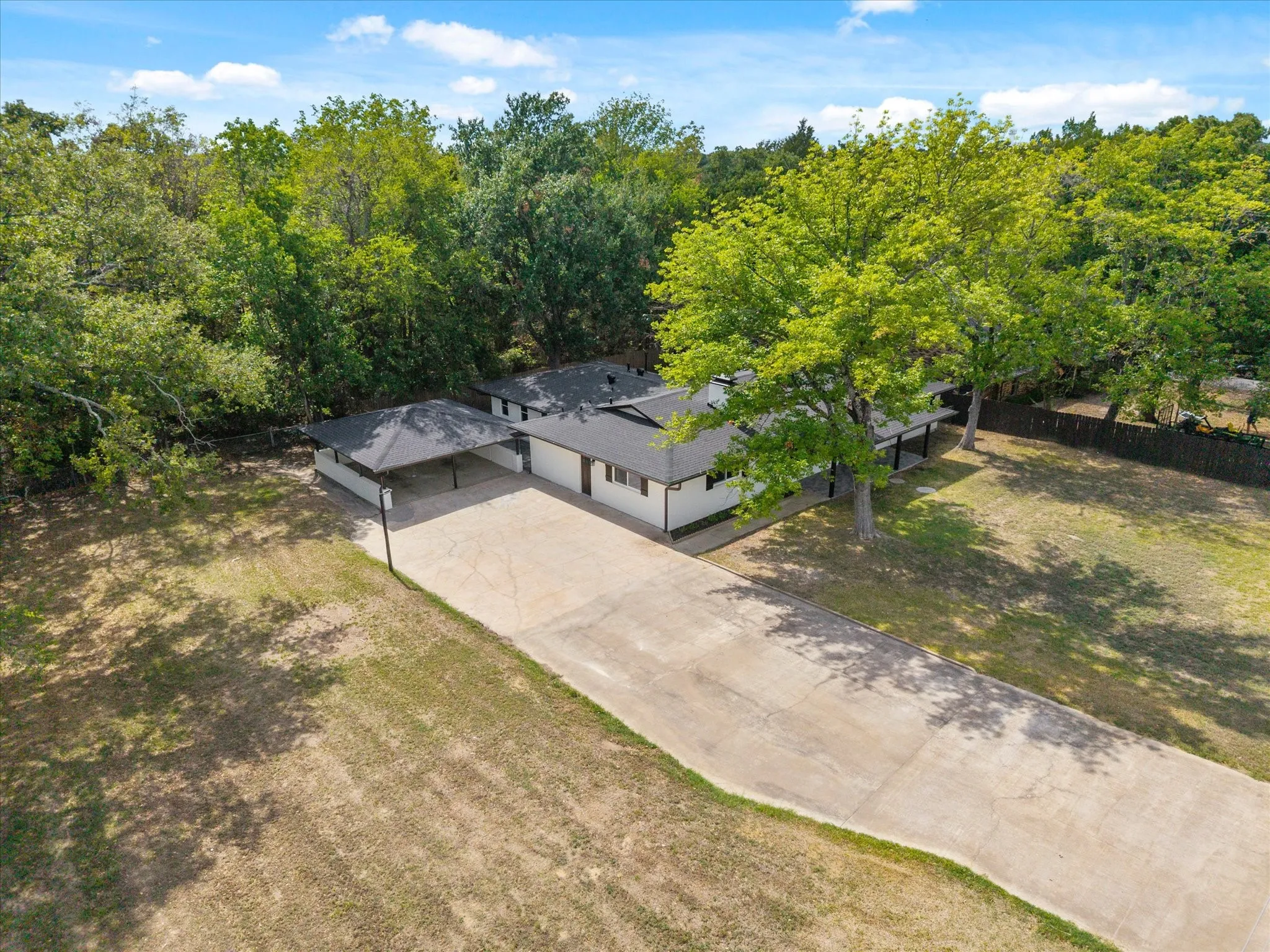 Single Family Residence For Sale in Van Zandt County , 205 Short Street, Canton, Texas 75103, 4 Bedroom, 4 Bathroom, Garage spaces, 2,670 Sqft, built in 1979, mls#21381357, Real Estate Agent in Canton, Homes For Sale in Van Zandt county, Homes For Sale in Canton, Realtor in Canton Texas, Real Estate Brokerage Independent Realty Texas, Luminita Cordes Realtor