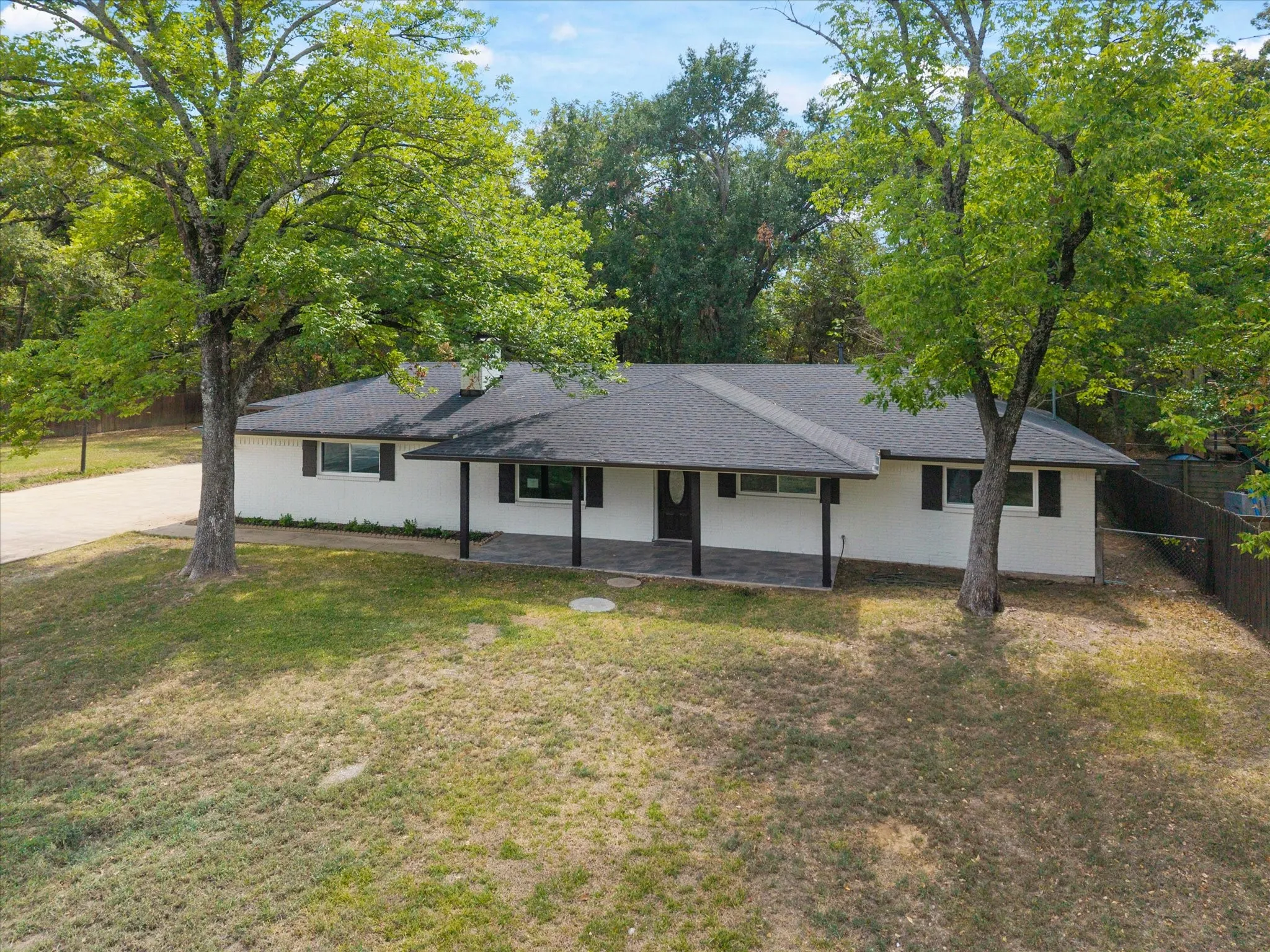 Single Family Residence For Sale in Van Zandt County , 205 Short Street, Canton, Texas 75103, 4 Bedroom, 4 Bathroom, Garage spaces, 2,670 Sqft, built in 1979, mls#21381357, Real Estate Agent in Canton, Homes For Sale in Van Zandt county, Homes For Sale in Canton, Realtor in Canton Texas, Real Estate Brokerage Independent Realty Texas, Luminita Cordes Realtor