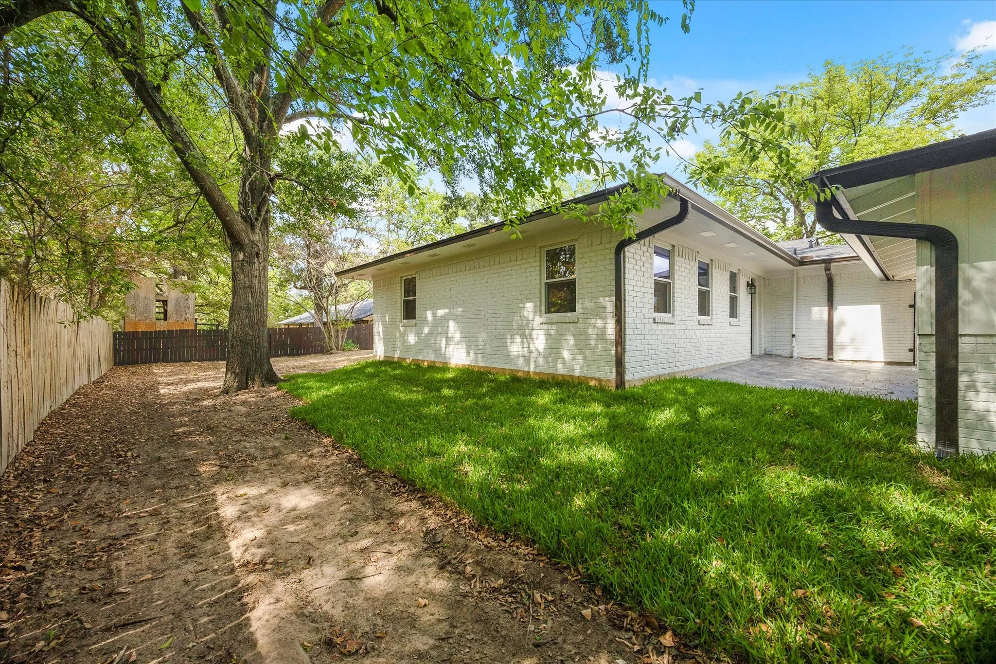 Single Family Residence For Sale in Van Zandt County , 205 Short Street, Canton, Texas 75103, 4 Bedroom, 4 Bathroom, Garage spaces, 2,670 Sqft, built in 1979, mls#21381357, Real Estate Agent in Canton, Homes For Sale in Van Zandt county, Homes For Sale in Canton, Realtor in Canton Texas, Real Estate Brokerage Independent Realty Texas, Luminita Cordes Realtor