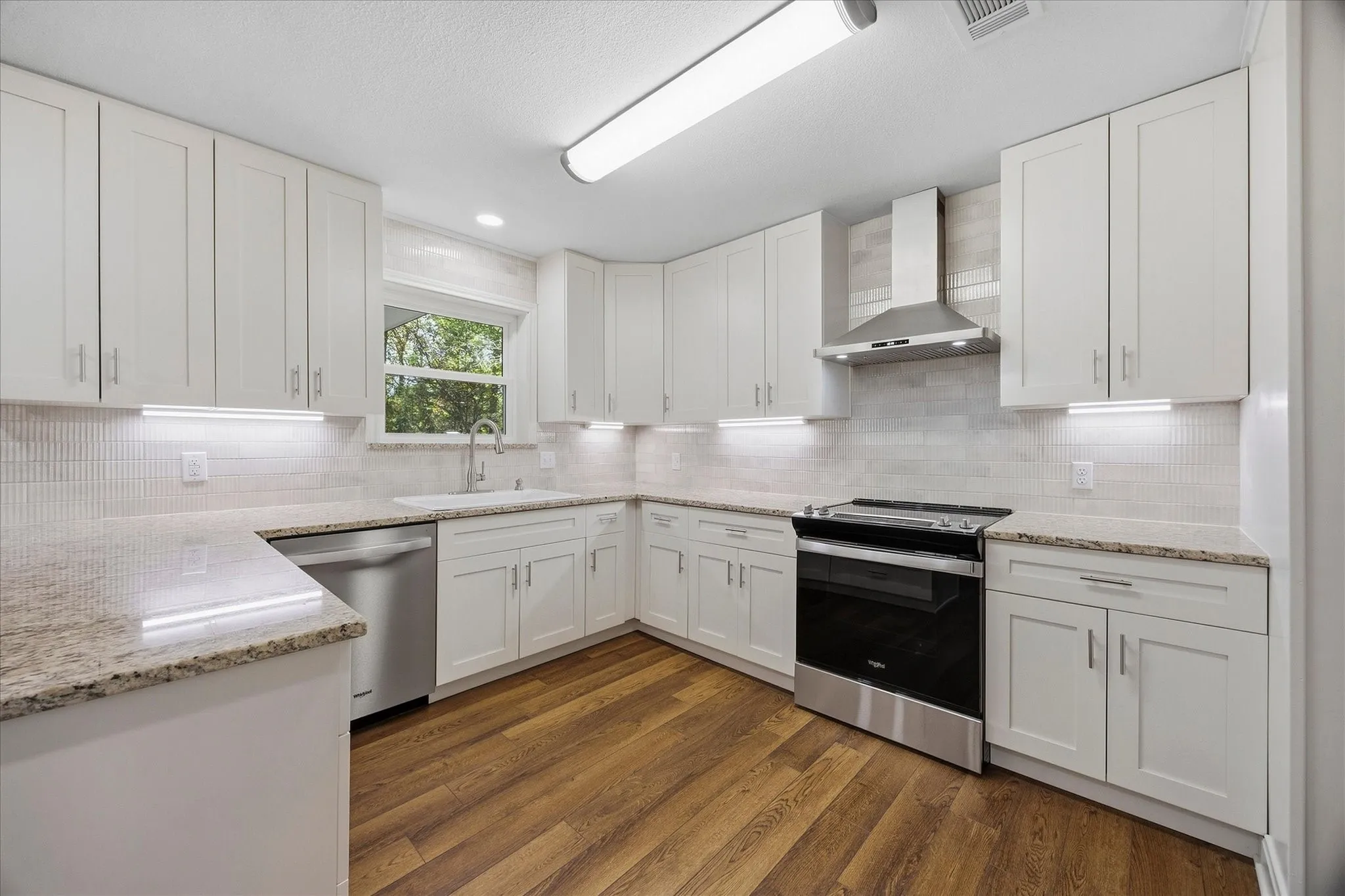 Single Family Residence For Sale in Van Zandt County , 205 Short Street, Canton, Texas 75103, 4 Bedroom, 4 Bathroom, Garage spaces, 2,670 Sqft, built in 1979, mls#21381357, Real Estate Agent in Canton, Homes For Sale in Van Zandt county, Homes For Sale in Canton, Realtor in Canton Texas, Real Estate Brokerage Independent Realty Texas, Luminita Cordes Realtor