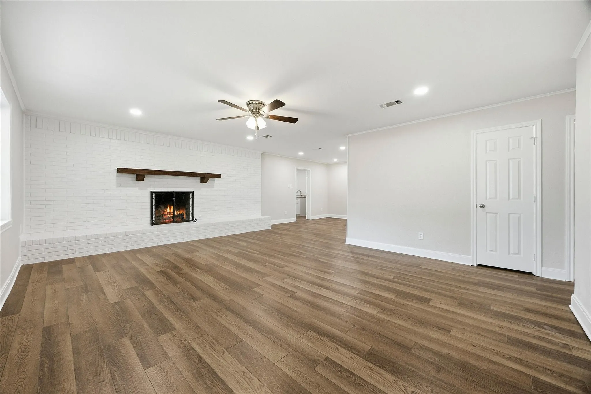 Single Family Residence For Sale in Van Zandt County , 205 Short Street, Canton, Texas 75103, 4 Bedroom, 4 Bathroom, Garage spaces, 2,670 Sqft, built in 1979, mls#21381357, Real Estate Agent in Canton, Homes For Sale in Van Zandt county, Homes For Sale in Canton, Realtor in Canton Texas, Real Estate Brokerage Independent Realty Texas, Luminita Cordes Realtor