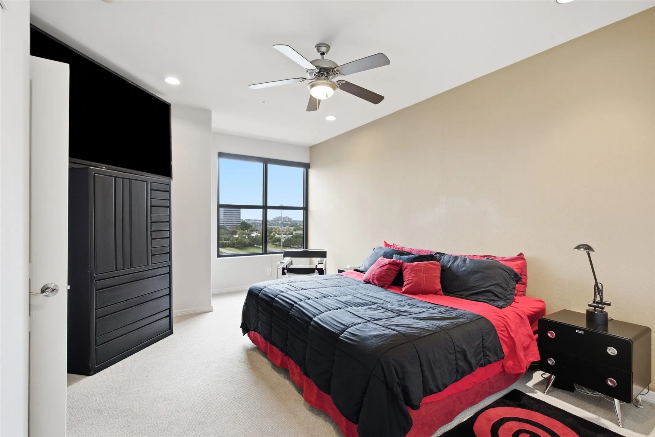 Recessed lighting, ceiling fan, carpeted flooring, and expansive window