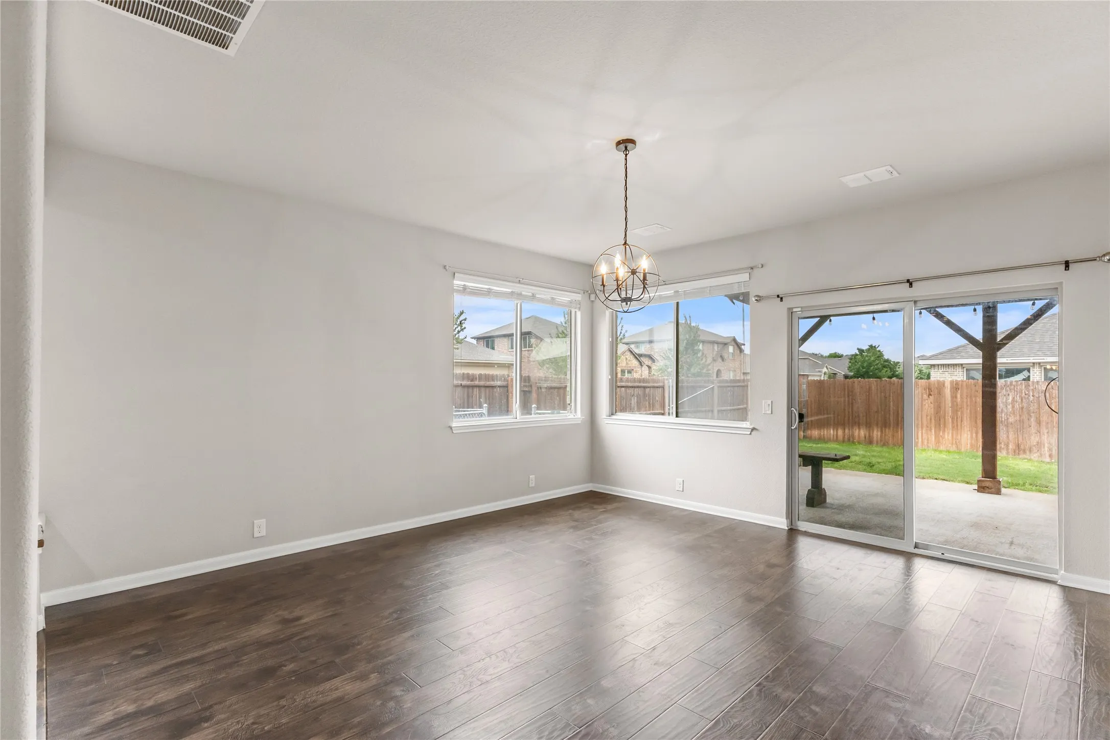 Single Family Residence For Sale in Tarrant County , 801 Oriel Circle, Fort Worth, Texas 76036, 5 Bedroom, 4 Bathroom, 2 Garage spaces, 3,070 Sqft, built in 2017, mls#21381361, Real Estate Agent in Fort Worth, Homes For Sale in Tarrant county, Homes For Sale in Fort Worth, Realtor in Fort Worth Texas, Real Estate Brokerage Independent Realty Texas, Luminita Cordes Realtor