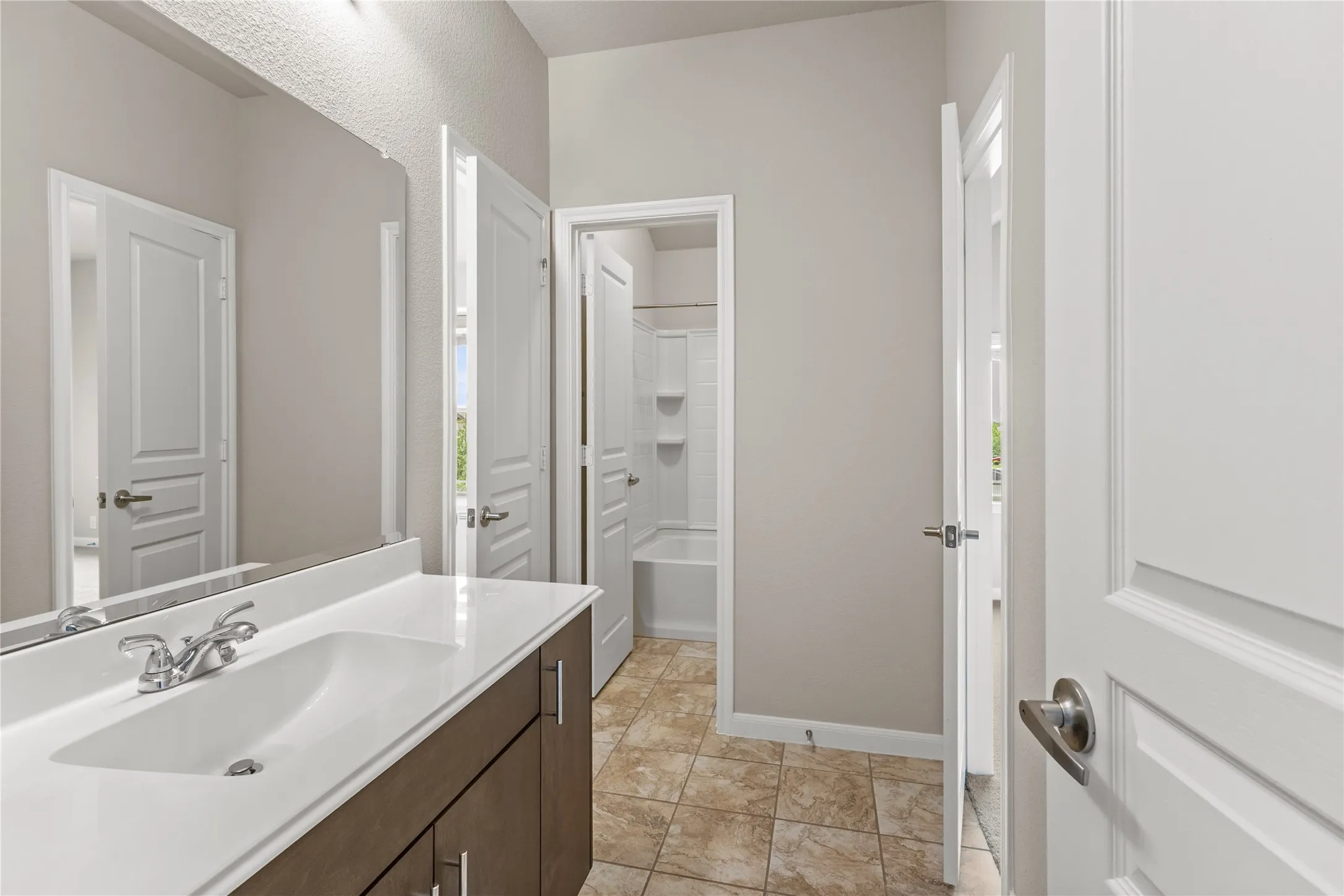 Single Family Residence For Sale in Tarrant County , 801 Oriel Circle, Fort Worth, Texas 76036, 5 Bedroom, 4 Bathroom, 2 Garage spaces, 3,070 Sqft, built in 2017, mls#21381361, Real Estate Agent in Fort Worth, Homes For Sale in Tarrant county, Homes For Sale in Fort Worth, Realtor in Fort Worth Texas, Real Estate Brokerage Independent Realty Texas, Luminita Cordes Realtor