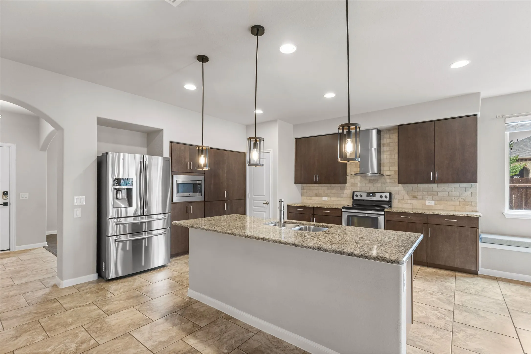 Single Family Residence For Sale in Tarrant County , 801 Oriel Circle, Fort Worth, Texas 76036, 5 Bedroom, 4 Bathroom, 2 Garage spaces, 3,070 Sqft, built in 2017, mls#21381361, Real Estate Agent in Fort Worth, Homes For Sale in Tarrant county, Homes For Sale in Fort Worth, Realtor in Fort Worth Texas, Real Estate Brokerage Independent Realty Texas, Luminita Cordes Realtor