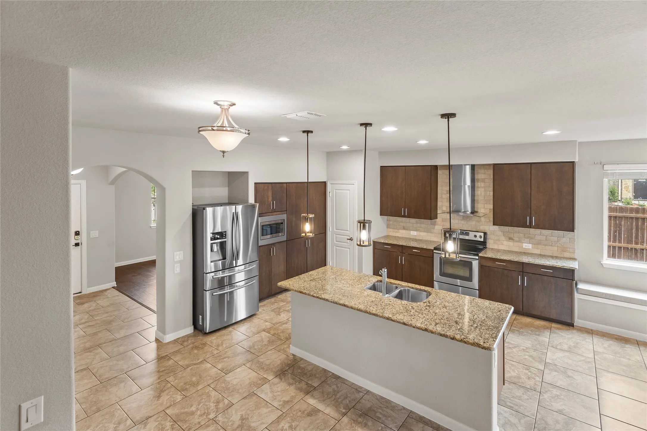 Single Family Residence For Sale in Tarrant County , 801 Oriel Circle, Fort Worth, Texas 76036, 5 Bedroom, 4 Bathroom, 2 Garage spaces, 3,070 Sqft, built in 2017, mls#21381361, Real Estate Agent in Fort Worth, Homes For Sale in Tarrant county, Homes For Sale in Fort Worth, Realtor in Fort Worth Texas, Real Estate Brokerage Independent Realty Texas, Luminita Cordes Realtor
