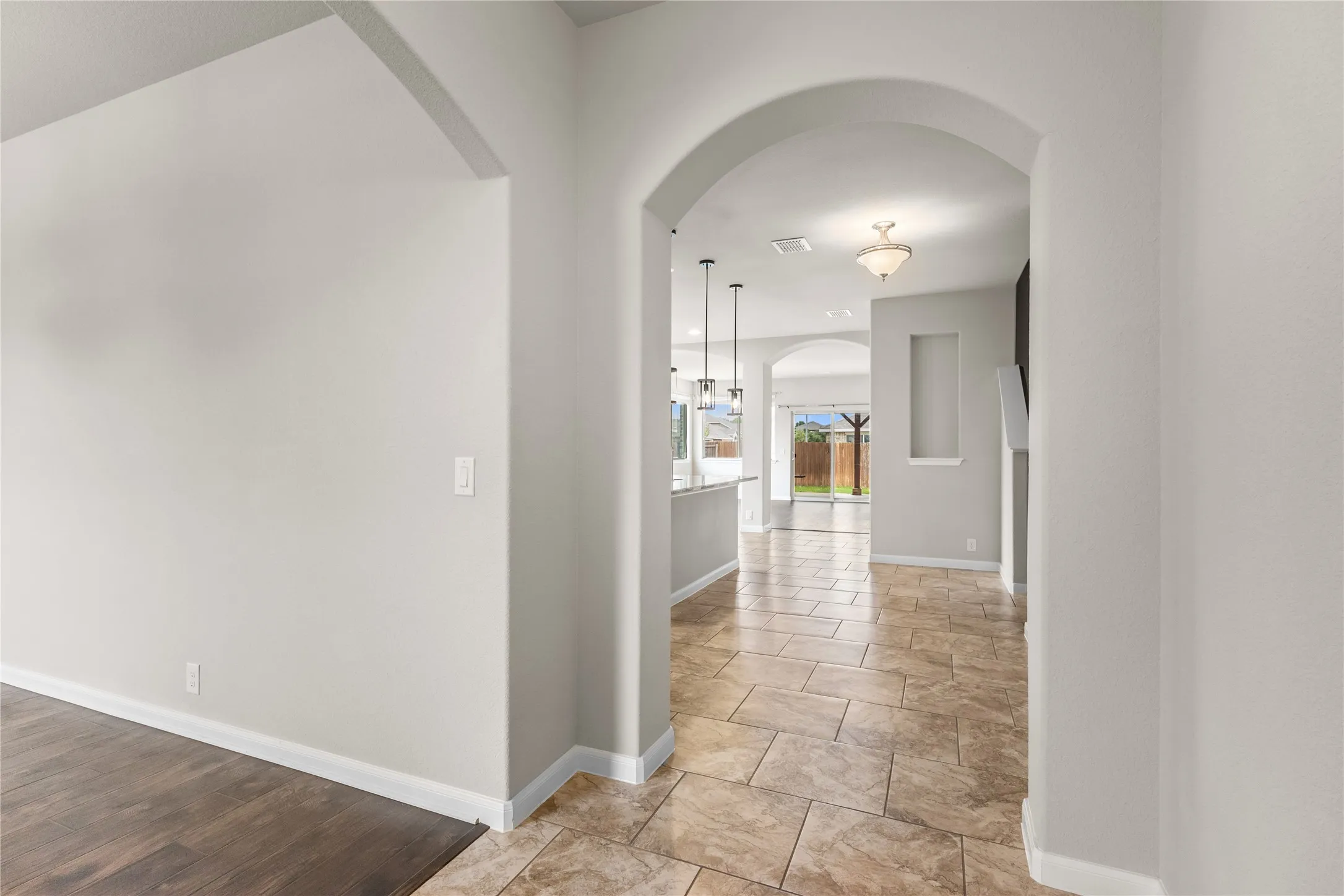 Single Family Residence For Sale in Tarrant County , 801 Oriel Circle, Fort Worth, Texas 76036, 5 Bedroom, 4 Bathroom, 2 Garage spaces, 3,070 Sqft, built in 2017, mls#21381361, Real Estate Agent in Fort Worth, Homes For Sale in Tarrant county, Homes For Sale in Fort Worth, Realtor in Fort Worth Texas, Real Estate Brokerage Independent Realty Texas, Luminita Cordes Realtor