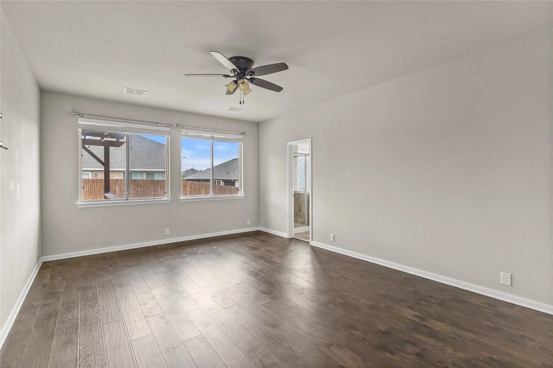 Single Family Residence For Sale in Tarrant County , 801 Oriel Circle, Fort Worth, Texas 76036, 5 Bedroom, 4 Bathroom, 2 Garage spaces, 3,070 Sqft, built in 2017, mls#21381361, Real Estate Agent in Fort Worth, Homes For Sale in Tarrant county, Homes For Sale in Fort Worth, Realtor in Fort Worth Texas, Real Estate Brokerage Independent Realty Texas, Luminita Cordes Realtor