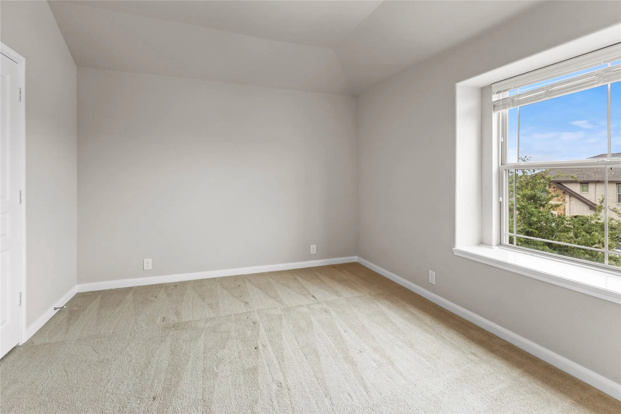 Single Family Residence For Sale in Tarrant County , 801 Oriel Circle, Fort Worth, Texas 76036, 5 Bedroom, 4 Bathroom, 2 Garage spaces, 3,070 Sqft, built in 2017, mls#21381361, Real Estate Agent in Fort Worth, Homes For Sale in Tarrant county, Homes For Sale in Fort Worth, Realtor in Fort Worth Texas, Real Estate Brokerage Independent Realty Texas, Luminita Cordes Realtor