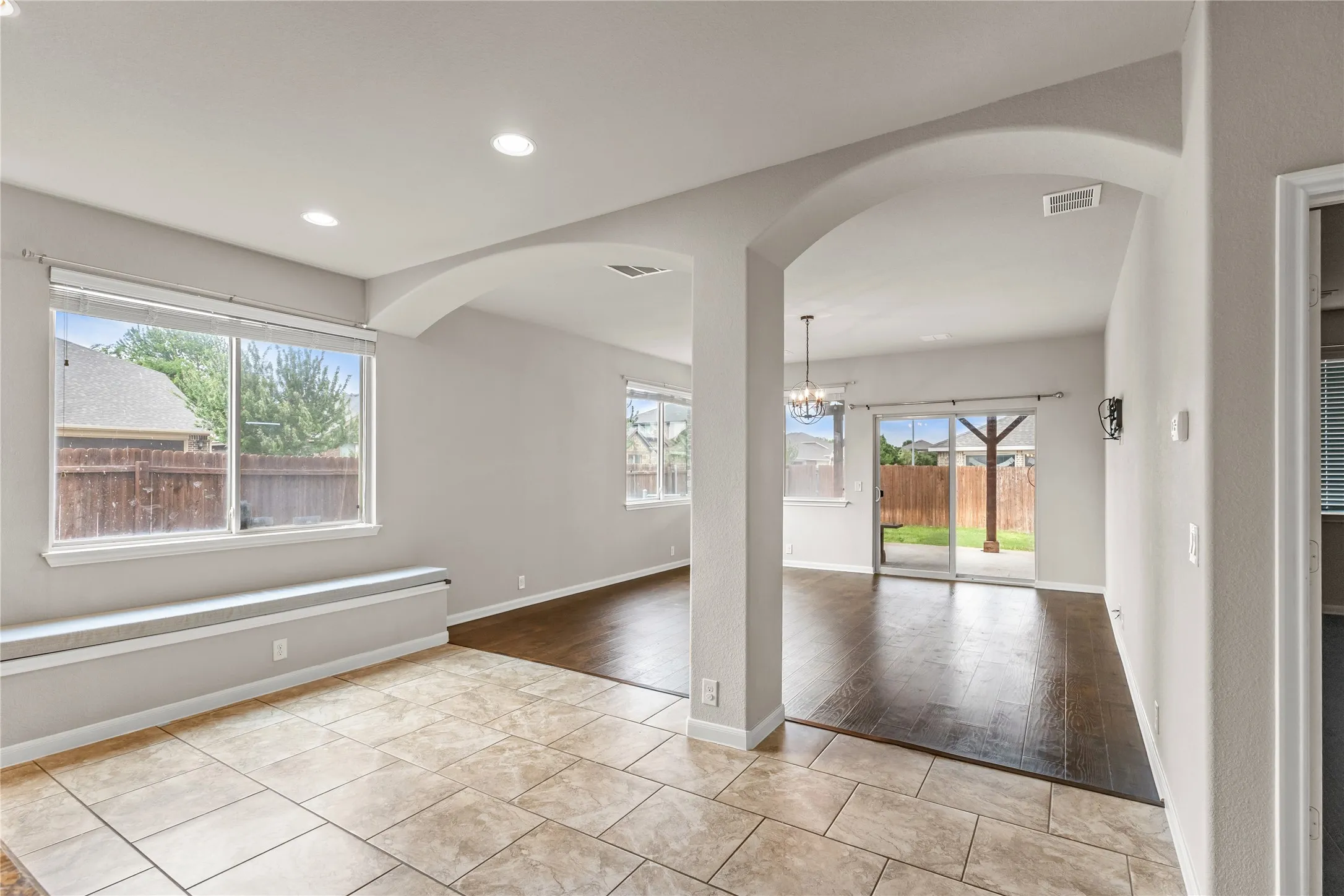 Single Family Residence For Sale in Tarrant County , 801 Oriel Circle, Fort Worth, Texas 76036, 5 Bedroom, 4 Bathroom, 2 Garage spaces, 3,070 Sqft, built in 2017, mls#21381361, Real Estate Agent in Fort Worth, Homes For Sale in Tarrant county, Homes For Sale in Fort Worth, Realtor in Fort Worth Texas, Real Estate Brokerage Independent Realty Texas, Luminita Cordes Realtor