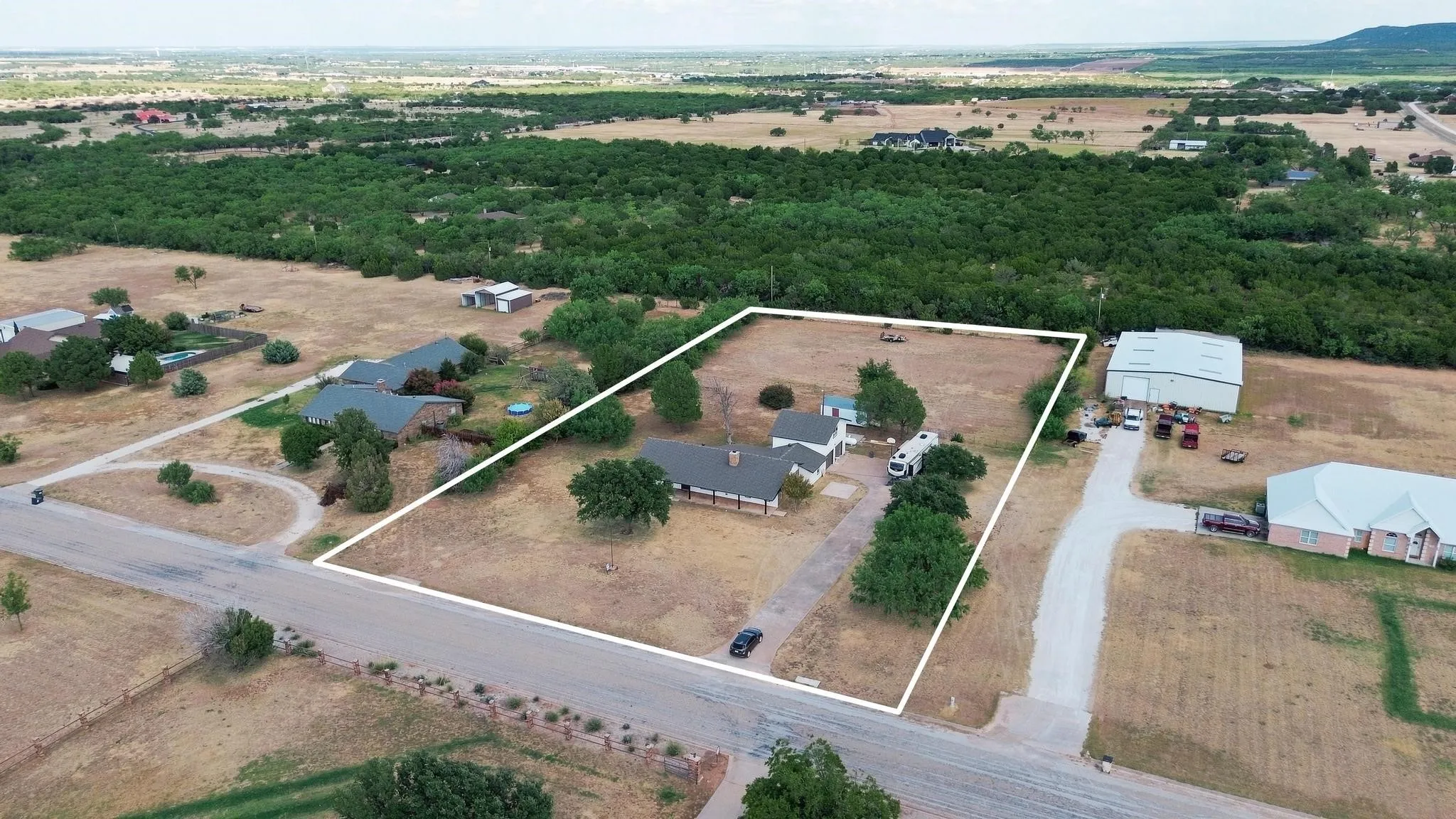 Single Family Residence For Rent in Taylor County , 141 Southfork Drive, Tuscola, Texas 79562, 4 Bedroom, 2 Bathroom, 2 Garage spaces, 2,743 Sqft, built in 1985, mls#21379264, Real Estate Agent in Tuscola, Homes For Rent in Taylor county, Homes For Rent in Tuscola, Realtor in Tuscola Texas, Real Estate Brokerage Independent Realty Texas, Luminita Cordes Realtor