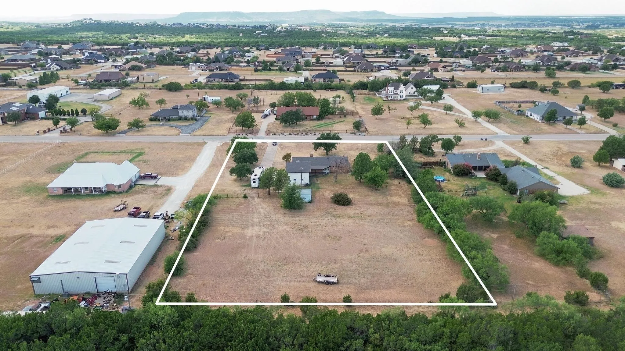 Single Family Residence For Rent in Taylor County , 141 Southfork Drive, Tuscola, Texas 79562, 4 Bedroom, 2 Bathroom, 2 Garage spaces, 2,743 Sqft, built in 1985, mls#21379264, Real Estate Agent in Tuscola, Homes For Rent in Taylor county, Homes For Rent in Tuscola, Realtor in Tuscola Texas, Real Estate Brokerage Independent Realty Texas, Luminita Cordes Realtor