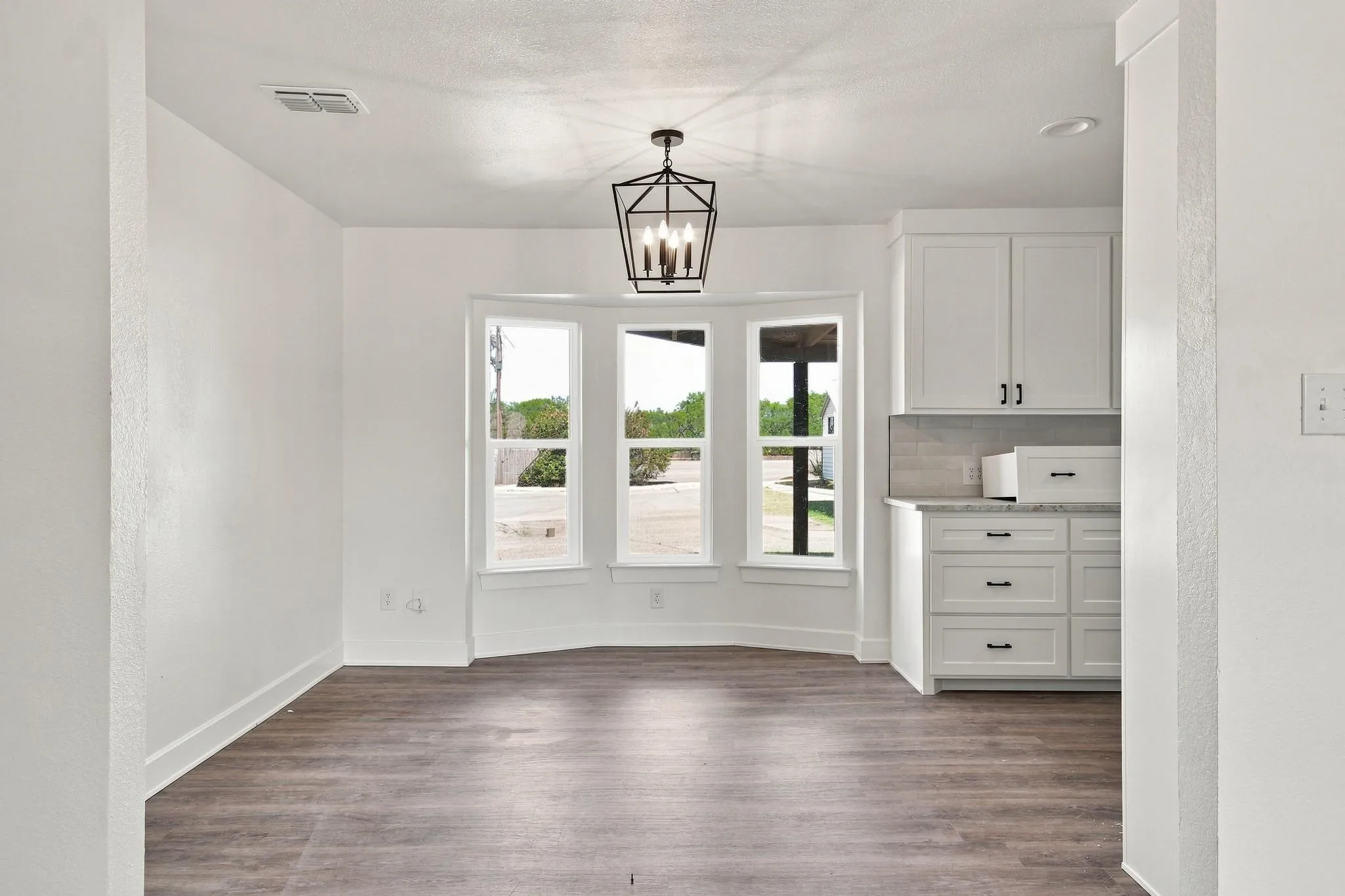 Single Family Residence For Rent in Taylor County , 141 Southfork Drive, Tuscola, Texas 79562, 4 Bedroom, 2 Bathroom, 2 Garage spaces, 2,743 Sqft, built in 1985, mls#21379264, Real Estate Agent in Tuscola, Homes For Rent in Taylor county, Homes For Rent in Tuscola, Realtor in Tuscola Texas, Real Estate Brokerage Independent Realty Texas, Luminita Cordes Realtor