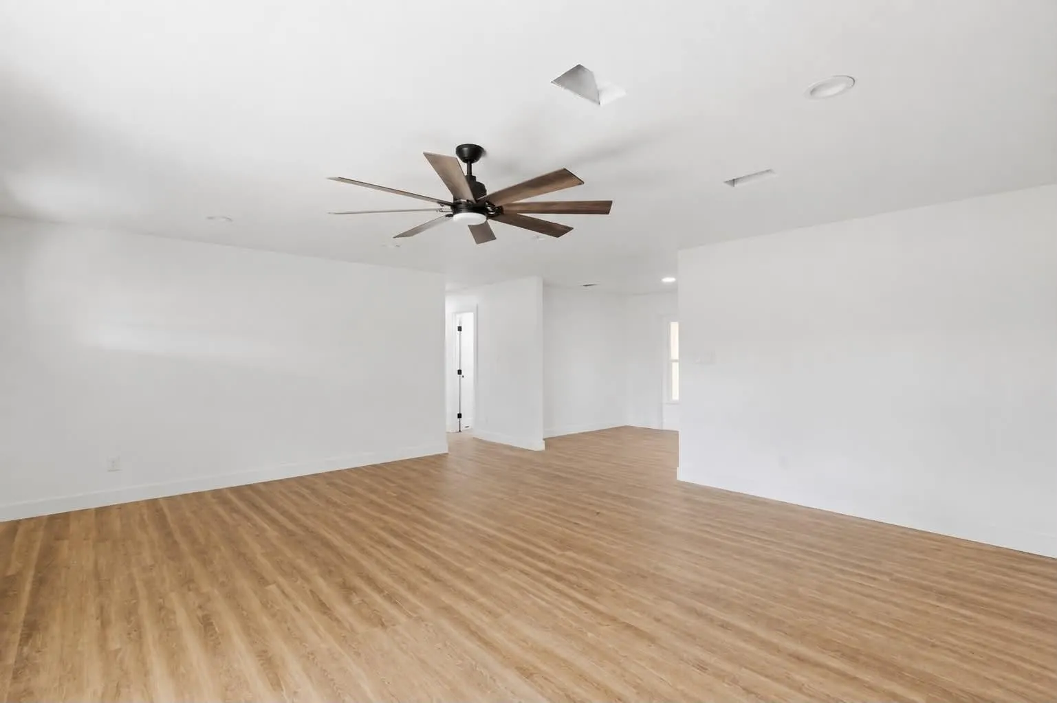 Single Family Residence For Rent in Taylor County , 141 Southfork Drive, Tuscola, Texas 79562, 4 Bedroom, 2 Bathroom, 2 Garage spaces, 2,743 Sqft, built in 1985, mls#21379264, Real Estate Agent in Tuscola, Homes For Rent in Taylor county, Homes For Rent in Tuscola, Realtor in Tuscola Texas, Real Estate Brokerage Independent Realty Texas, Luminita Cordes Realtor