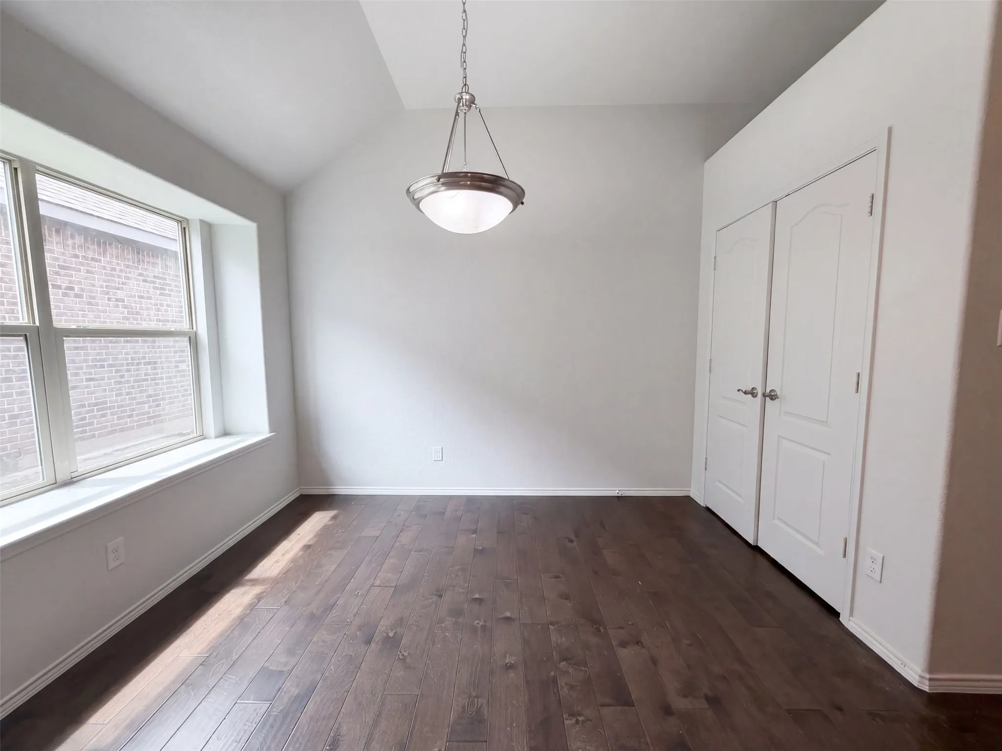 Single Family Residence For Sale in Tarrant County , 11813 Bellegrove Road, Burleson, Texas 76028, 4 Bedroom, 2 Bathroom, 2 Garage spaces, 2,030 Sqft, built in 2016, mls#21381369, Real Estate Agent in Burleson, Homes For Sale in Tarrant county, Homes For Sale in Burleson, Realtor in Burleson Texas, Real Estate Brokerage Independent Realty Texas, Luminita Cordes Realtor