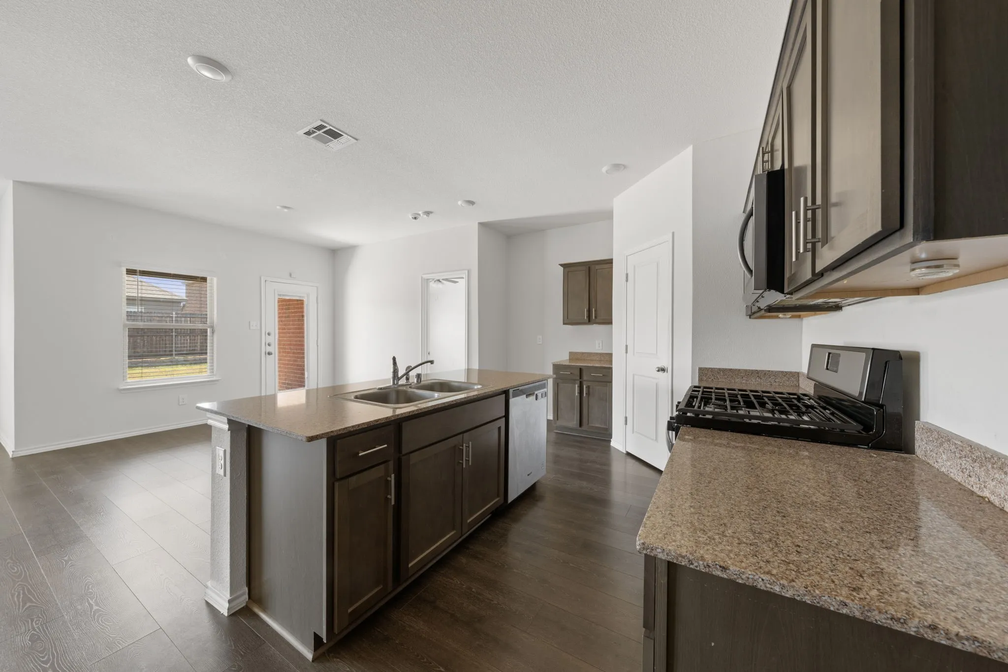 Single Family Residence For Sale in Collin County , 1201 Noble Stead Trail, Princeton, Texas 75407, 3 Bedroom, 2 Bathroom, 2 Garage spaces, 1,609 Sqft, built in 2022, mls#21375862, Real Estate Agent in Princeton, Homes For Sale in Collin county, Homes For Sale in Princeton, Realtor in Princeton Texas, Real Estate Brokerage Independent Realty Texas, Luminita Cordes Realtor