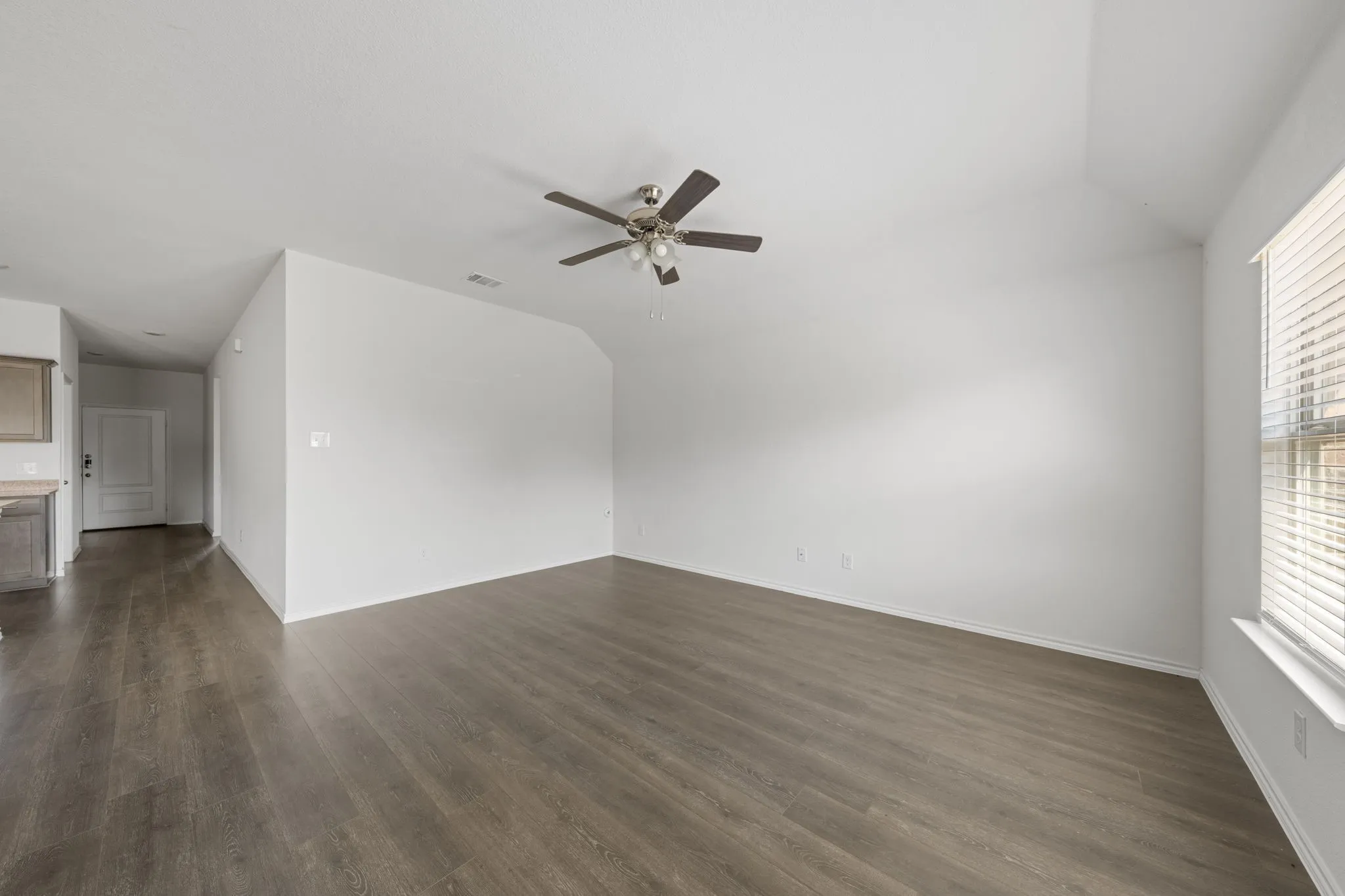 Single Family Residence For Sale in Collin County , 1201 Noble Stead Trail, Princeton, Texas 75407, 3 Bedroom, 2 Bathroom, 2 Garage spaces, 1,609 Sqft, built in 2022, mls#21375862, Real Estate Agent in Princeton, Homes For Sale in Collin county, Homes For Sale in Princeton, Realtor in Princeton Texas, Real Estate Brokerage Independent Realty Texas, Luminita Cordes Realtor