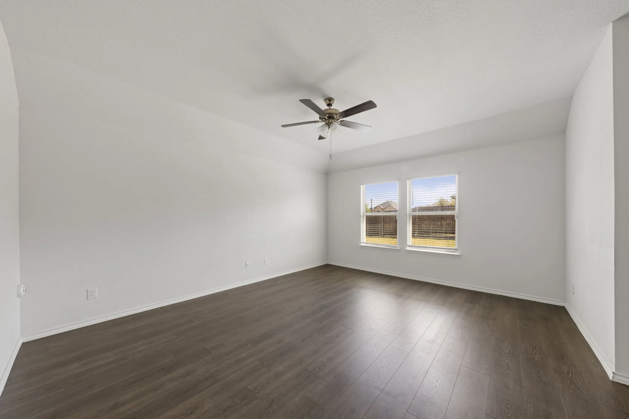 Single Family Residence For Sale in Collin County , 1201 Noble Stead Trail, Princeton, Texas 75407, 3 Bedroom, 2 Bathroom, 2 Garage spaces, 1,609 Sqft, built in 2022, mls#21375862, Real Estate Agent in Princeton, Homes For Sale in Collin county, Homes For Sale in Princeton, Realtor in Princeton Texas, Real Estate Brokerage Independent Realty Texas, Luminita Cordes Realtor