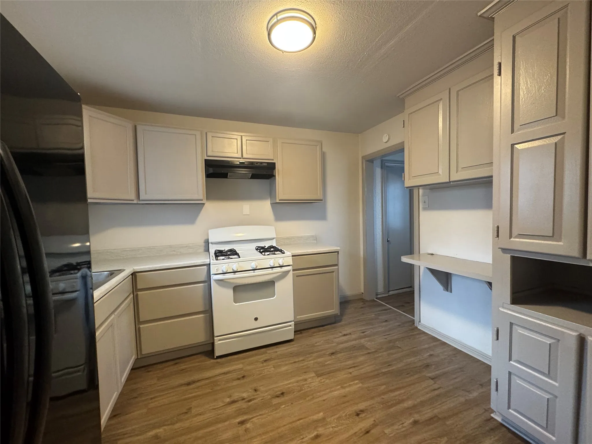 Single Family Residence For Rent in Dallas County , 310 Avenue J, Dallas, Texas 75203, 3 Bedroom, 1 Bathroom, 1 Garage spaces, 1,133 Sqft, built in 1946, mls#21381371, Real Estate Agent in Dallas, Homes For Rent in Dallas county, Homes For Rent in Dallas, Realtor in Dallas Texas, Real Estate Brokerage Independent Realty Texas, Luminita Cordes Realtor