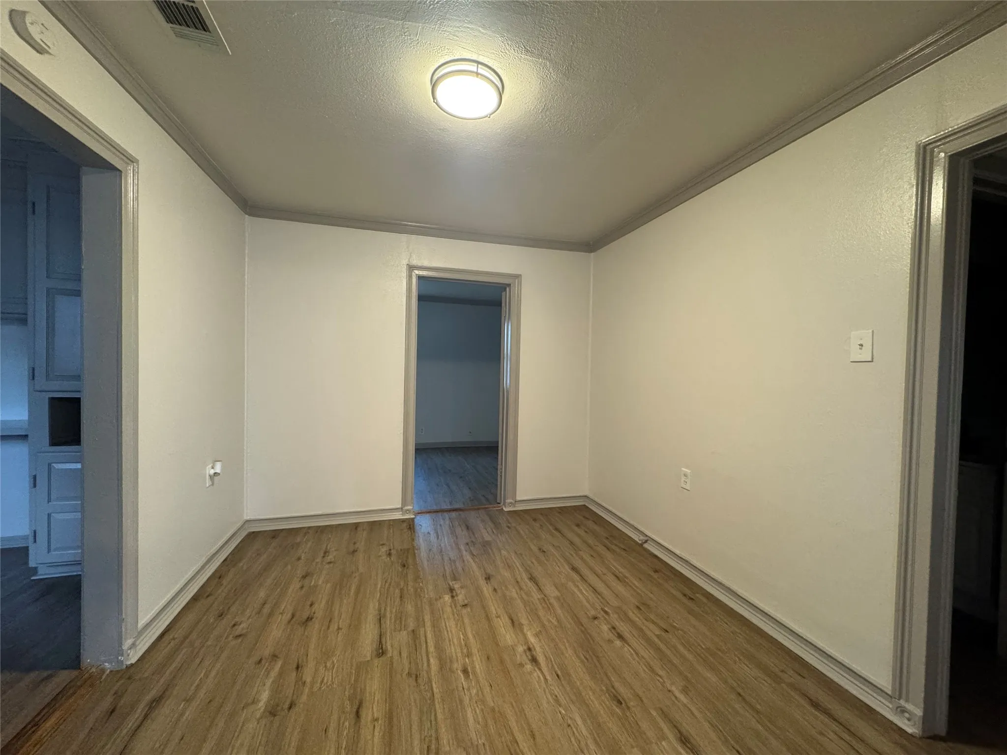 Single Family Residence For Rent in Dallas County , 310 Avenue J, Dallas, Texas 75203, 3 Bedroom, 1 Bathroom, 1 Garage spaces, 1,133 Sqft, built in 1946, mls#21381371, Real Estate Agent in Dallas, Homes For Rent in Dallas county, Homes For Rent in Dallas, Realtor in Dallas Texas, Real Estate Brokerage Independent Realty Texas, Luminita Cordes Realtor