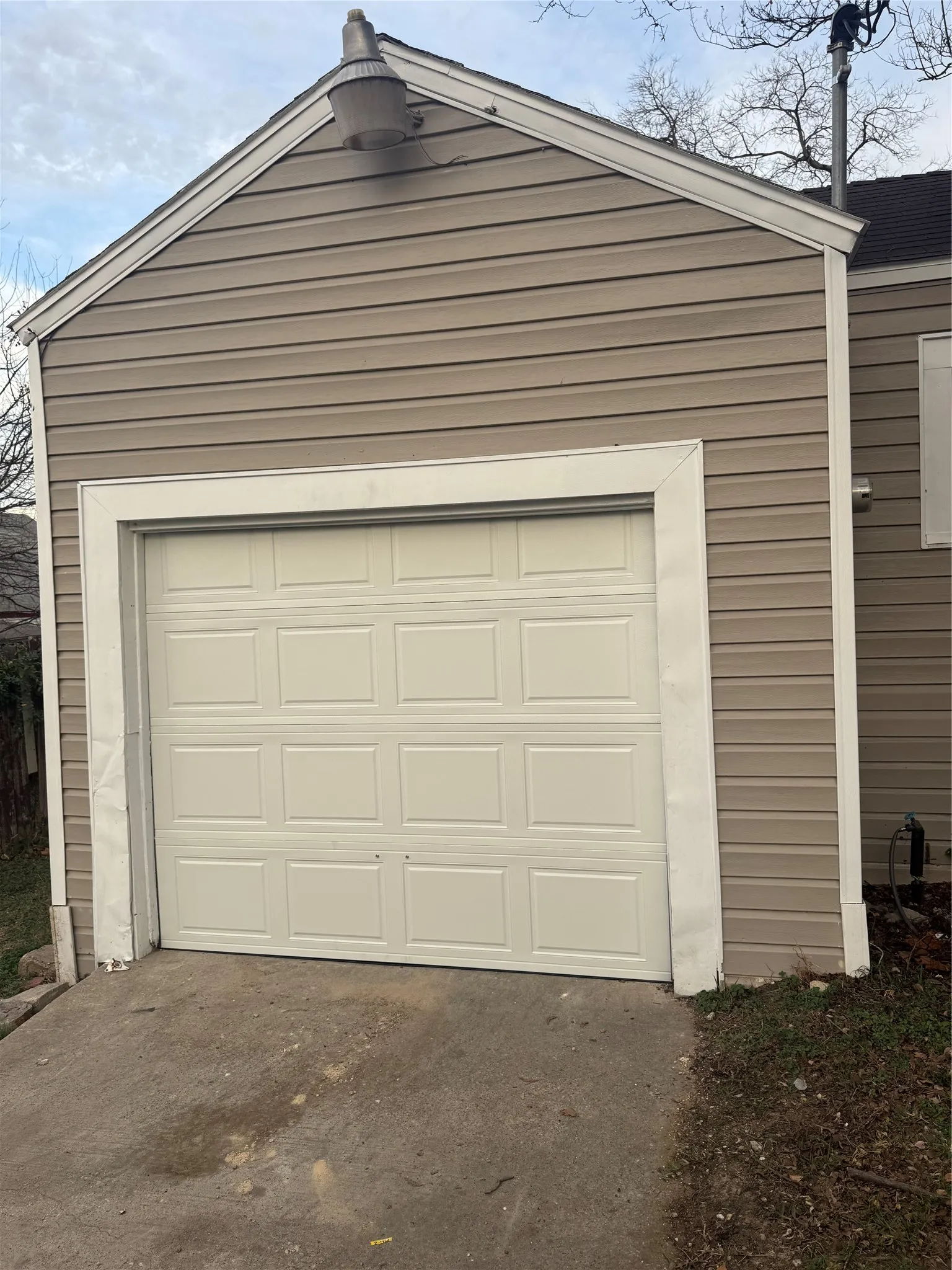 Single Family Residence For Rent in Dallas County , 310 Avenue J, Dallas, Texas 75203, 3 Bedroom, 1 Bathroom, 1 Garage spaces, 1,133 Sqft, built in 1946, mls#21381371, Real Estate Agent in Dallas, Homes For Rent in Dallas county, Homes For Rent in Dallas, Realtor in Dallas Texas, Real Estate Brokerage Independent Realty Texas, Luminita Cordes Realtor