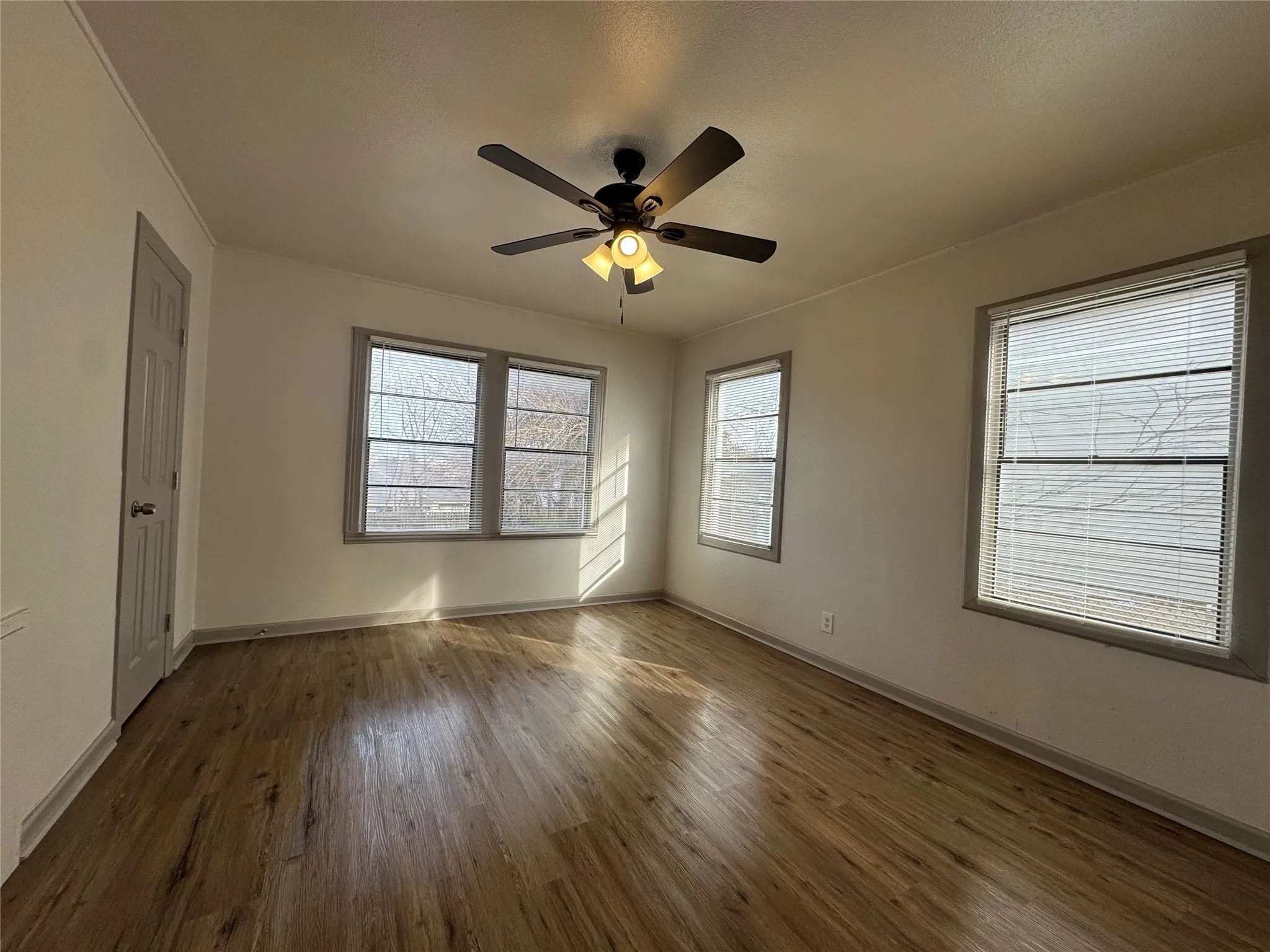Single Family Residence For Rent in Dallas County , 310 Avenue J, Dallas, Texas 75203, 3 Bedroom, 1 Bathroom, 1 Garage spaces, 1,133 Sqft, built in 1946, mls#21381371, Real Estate Agent in Dallas, Homes For Rent in Dallas county, Homes For Rent in Dallas, Realtor in Dallas Texas, Real Estate Brokerage Independent Realty Texas, Luminita Cordes Realtor
