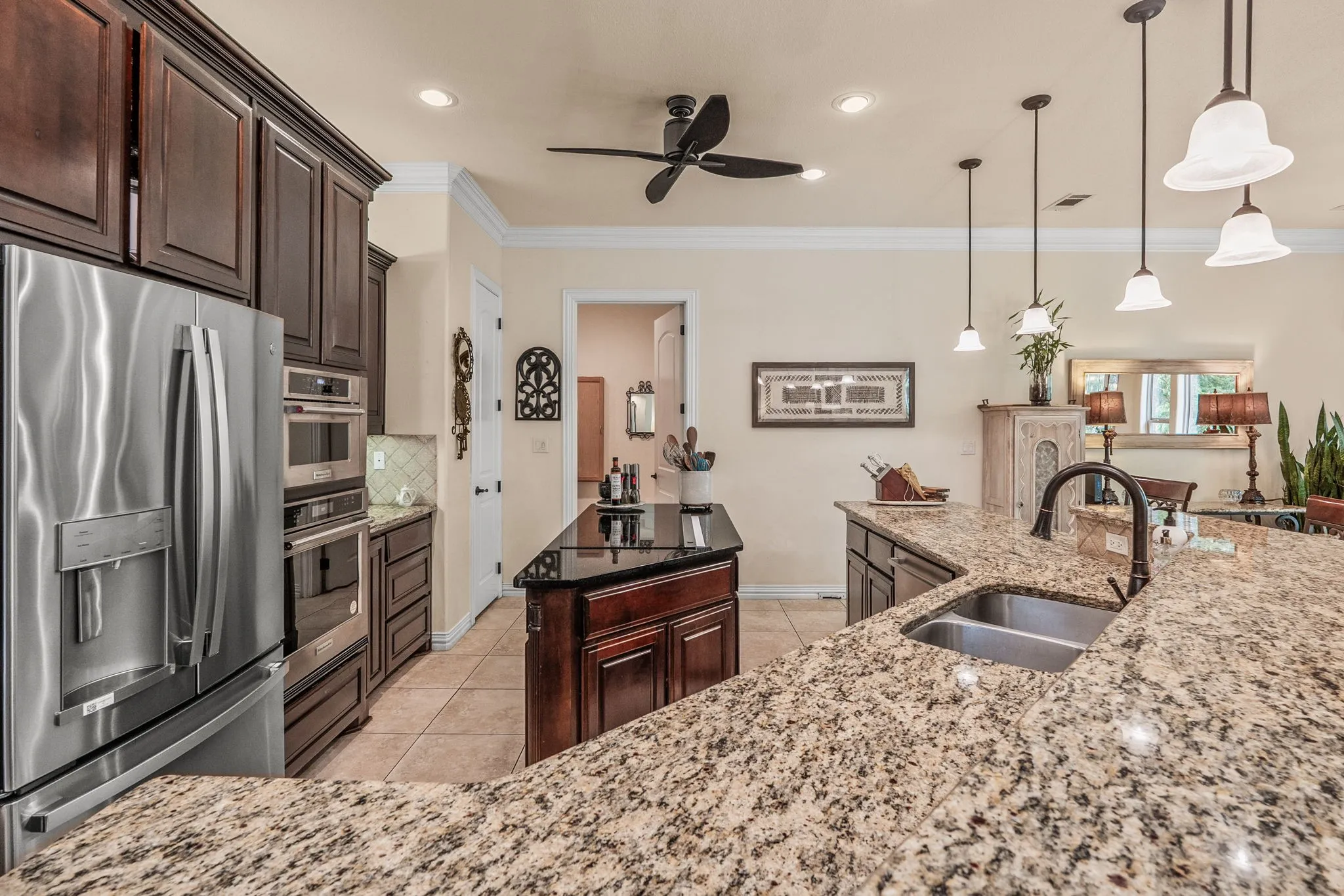 Single Family Residence For Sale in Grayson County , 700 Coffee Circle, Pottsboro, Texas 75076, 4 Bedroom, 4 Bathroom, 3 Garage spaces, 3,374 Sqft, built in 2007, mls#21378020, Real Estate Agent in Pottsboro, Homes For Sale in Grayson county, Homes For Sale in Pottsboro, Realtor in Pottsboro Texas, Real Estate Brokerage Independent Realty Texas, Luminita Cordes Realtor