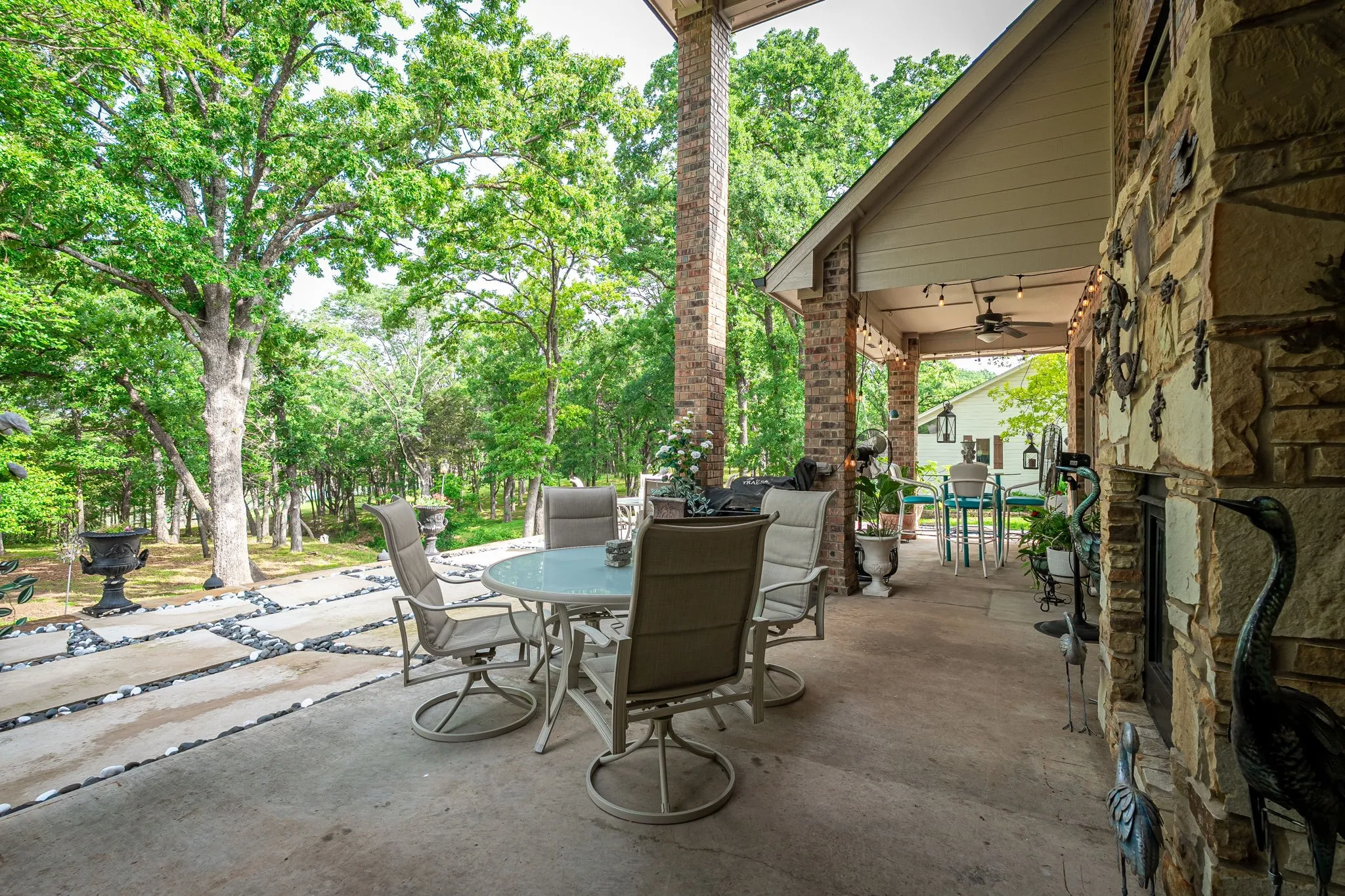 Single Family Residence For Sale in Grayson County , 700 Coffee Circle, Pottsboro, Texas 75076, 4 Bedroom, 4 Bathroom, 3 Garage spaces, 3,374 Sqft, built in 2007, mls#21378020, Real Estate Agent in Pottsboro, Homes For Sale in Grayson county, Homes For Sale in Pottsboro, Realtor in Pottsboro Texas, Real Estate Brokerage Independent Realty Texas, Luminita Cordes Realtor